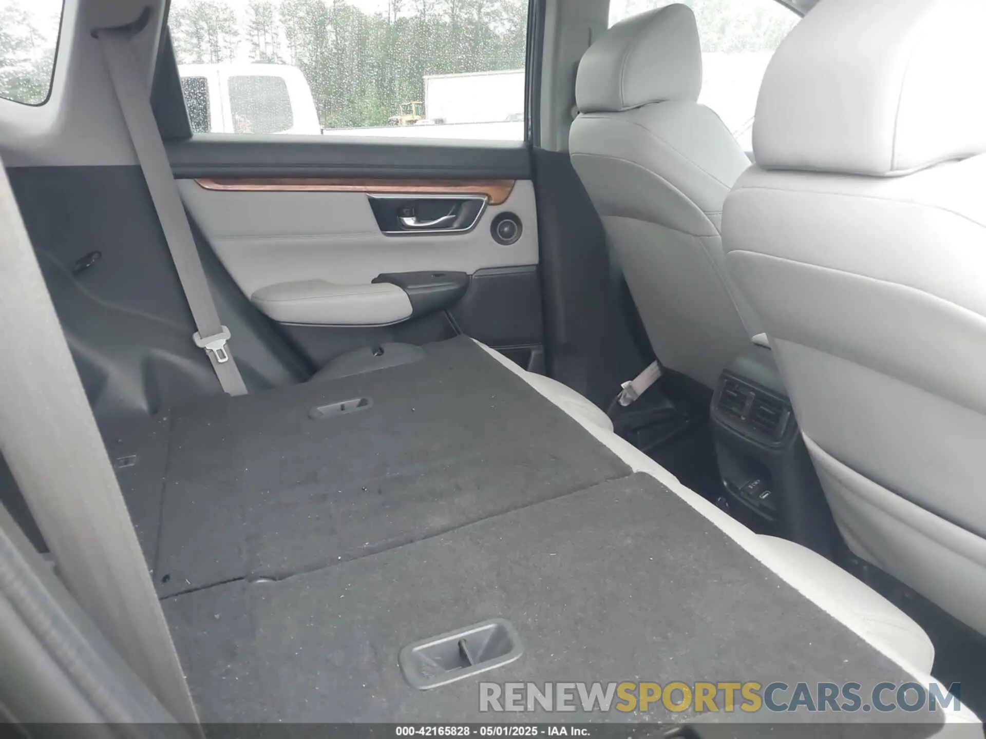 8 Photograph of a damaged car 7FARW1H82KE029661 HONDA CR-V 2019