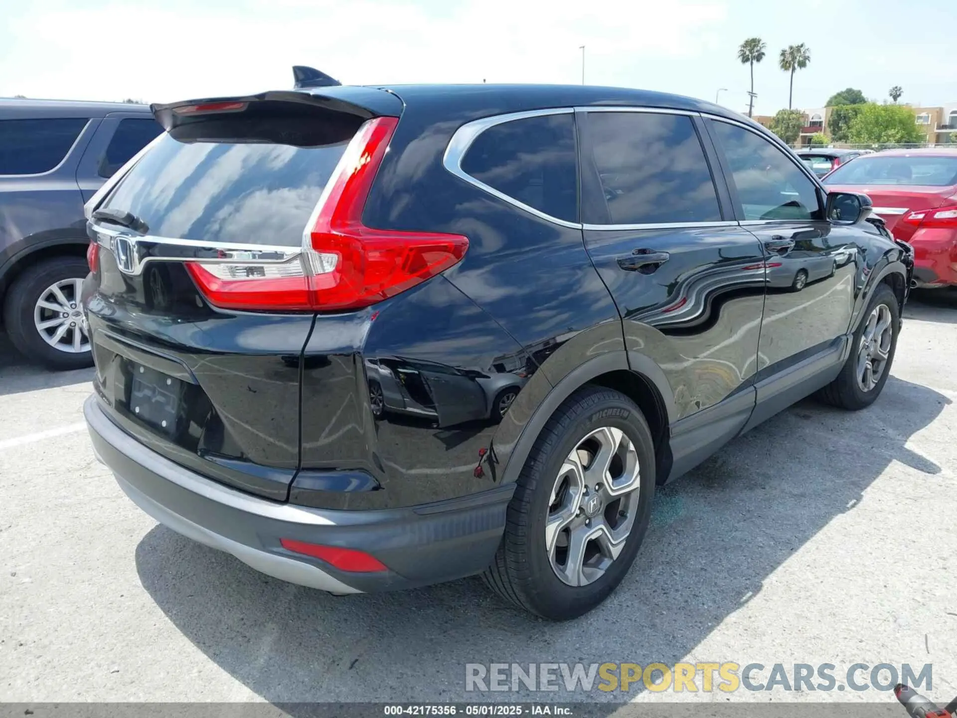 4 Photograph of a damaged car 7FARW1H87KE034130 HONDA CR-V 2019