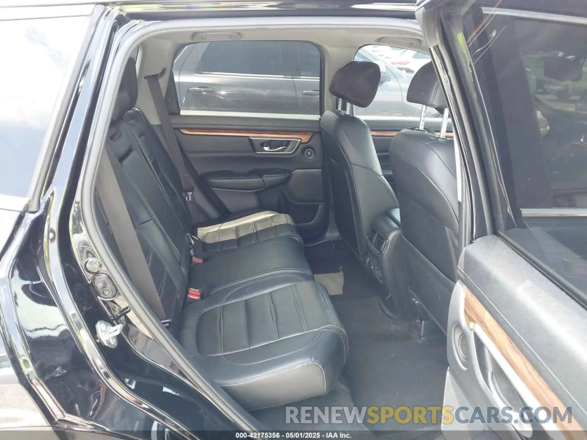 8 Photograph of a damaged car 7FARW1H87KE034130 HONDA CR-V 2019
