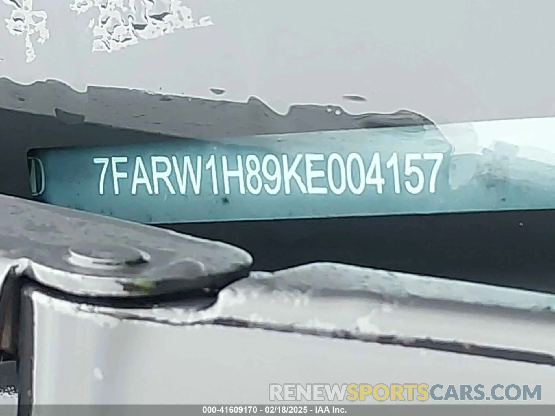 18 Photograph of a damaged car 7FARW1H89KE004157 HONDA CR-V 2019