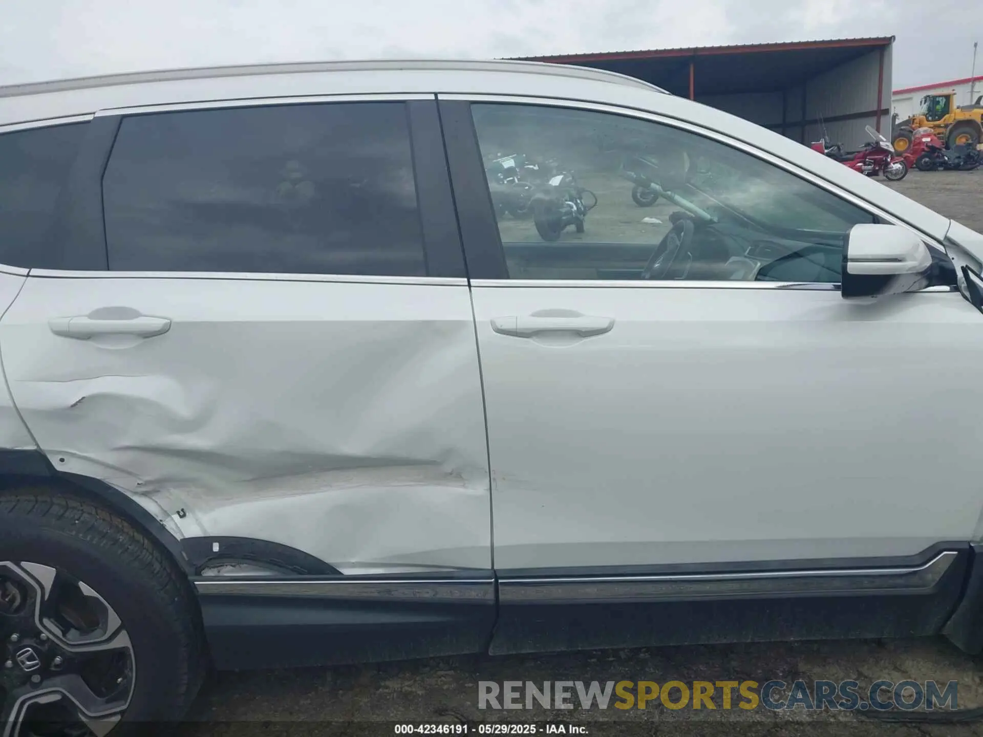 13 Photograph of a damaged car 7FARW1H99KE006726 HONDA CR-V 2019