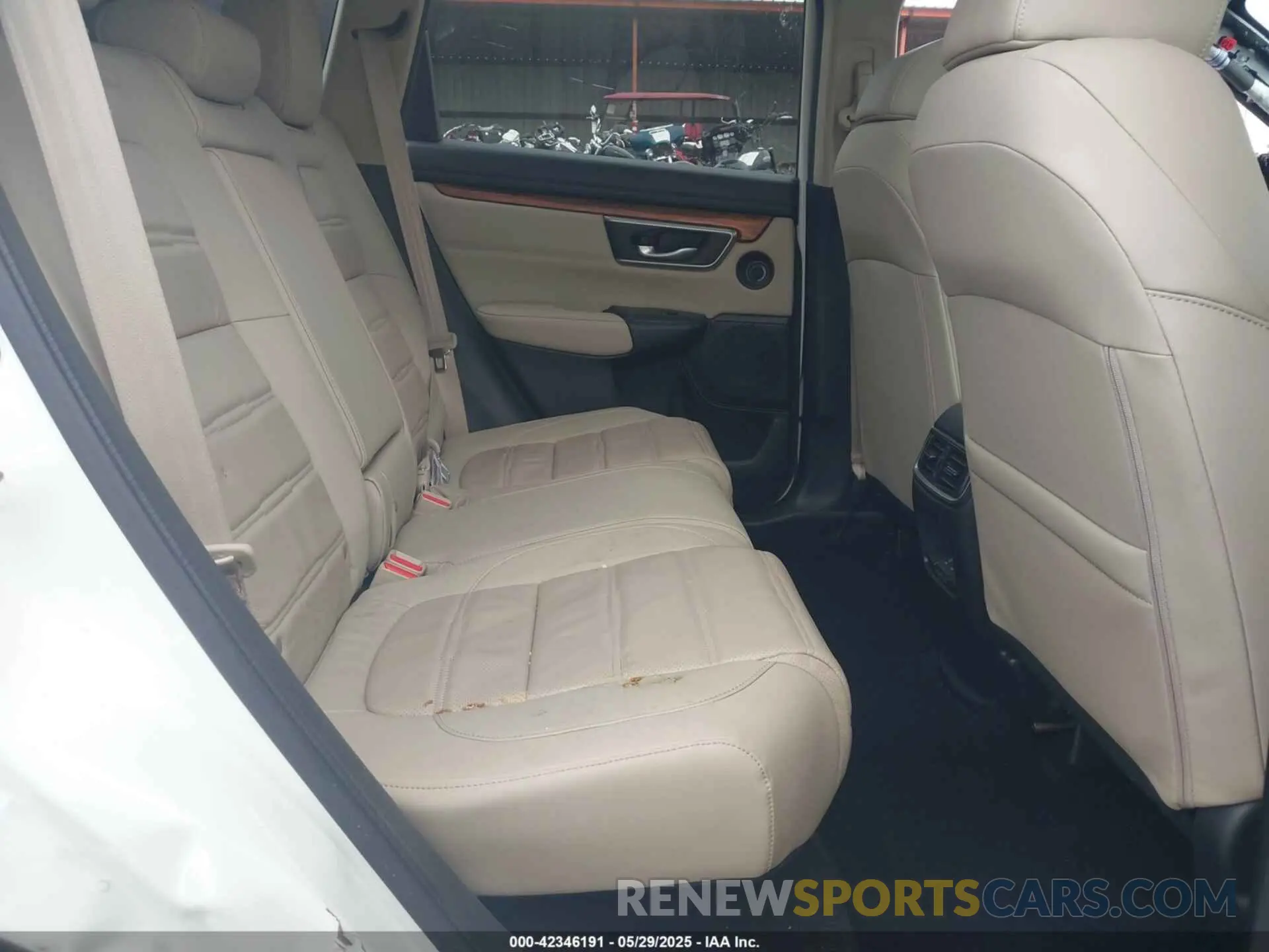 8 Photograph of a damaged car 7FARW1H99KE006726 HONDA CR-V 2019