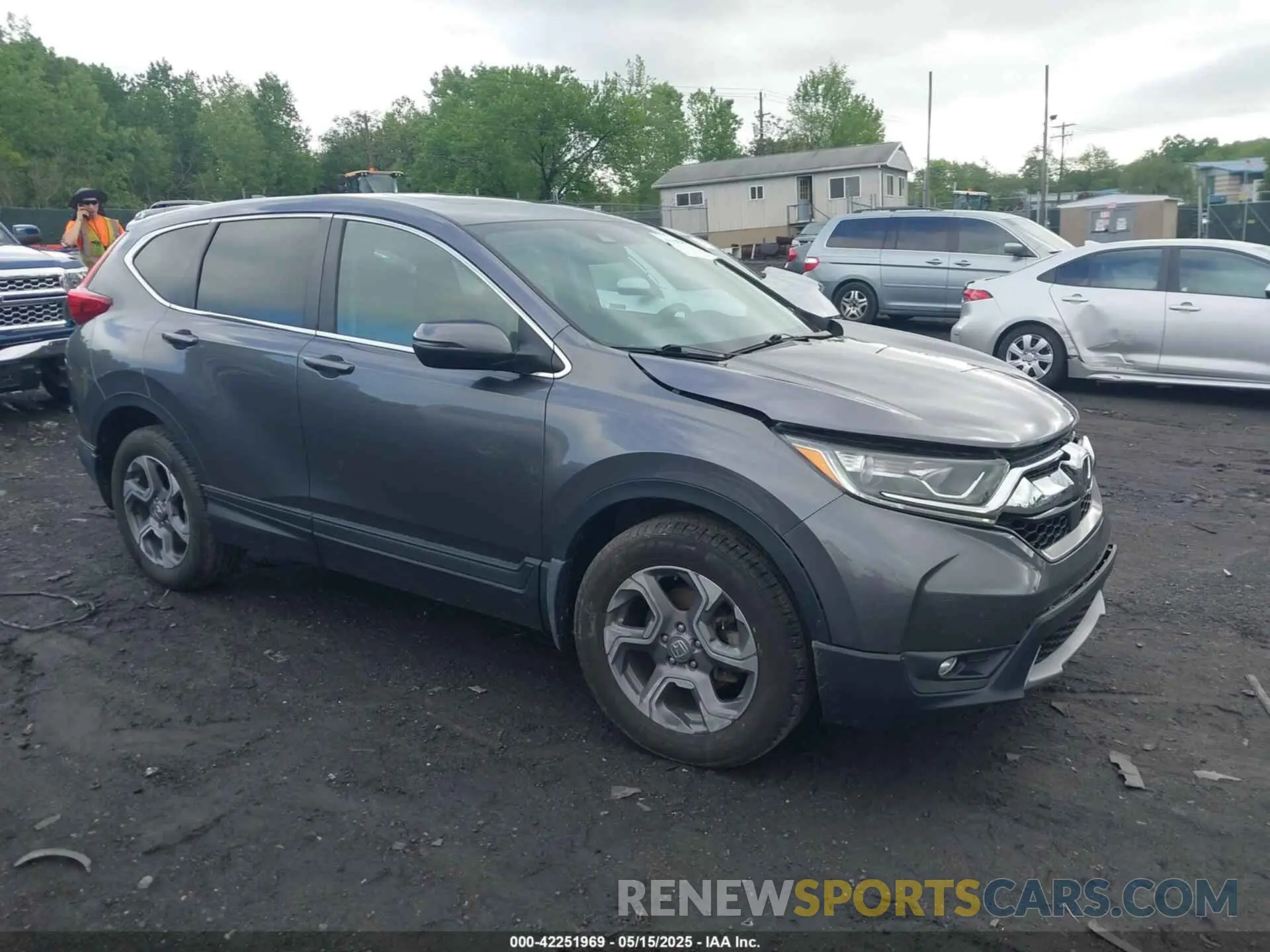 1 Photograph of a damaged car 7FARW2H52KE037769 HONDA CR-V 2019