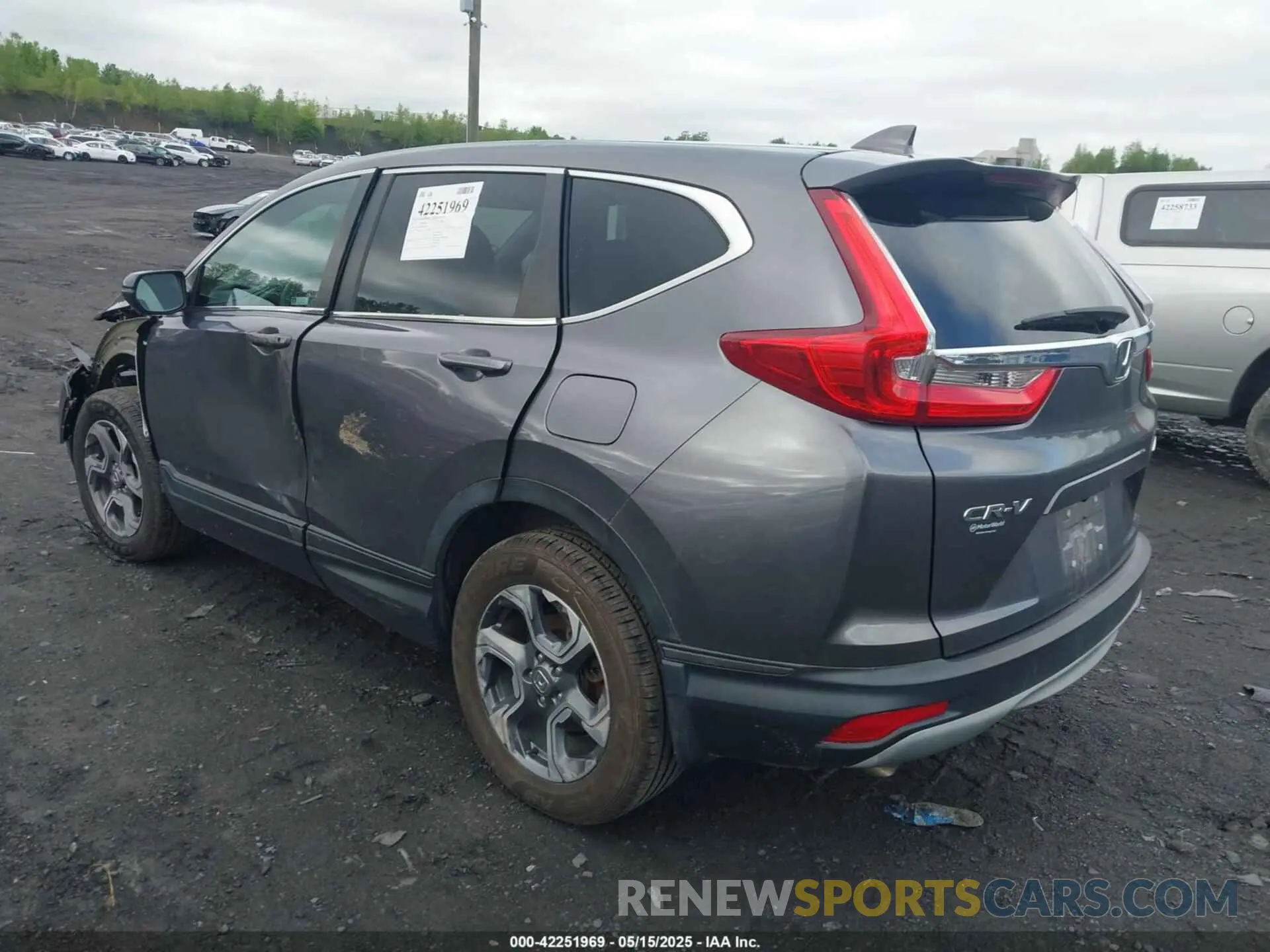 3 Photograph of a damaged car 7FARW2H52KE037769 HONDA CR-V 2019