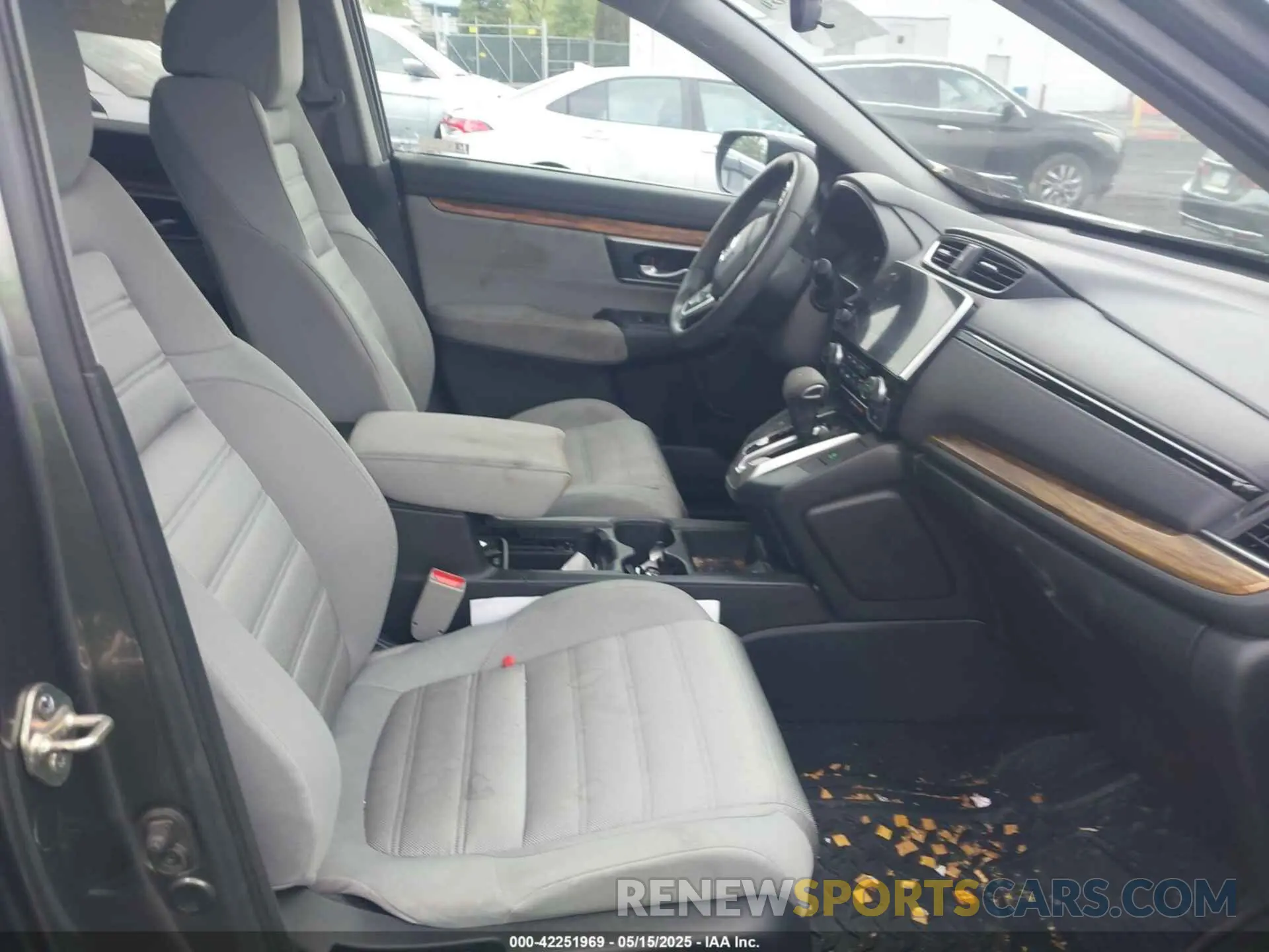 5 Photograph of a damaged car 7FARW2H52KE037769 HONDA CR-V 2019