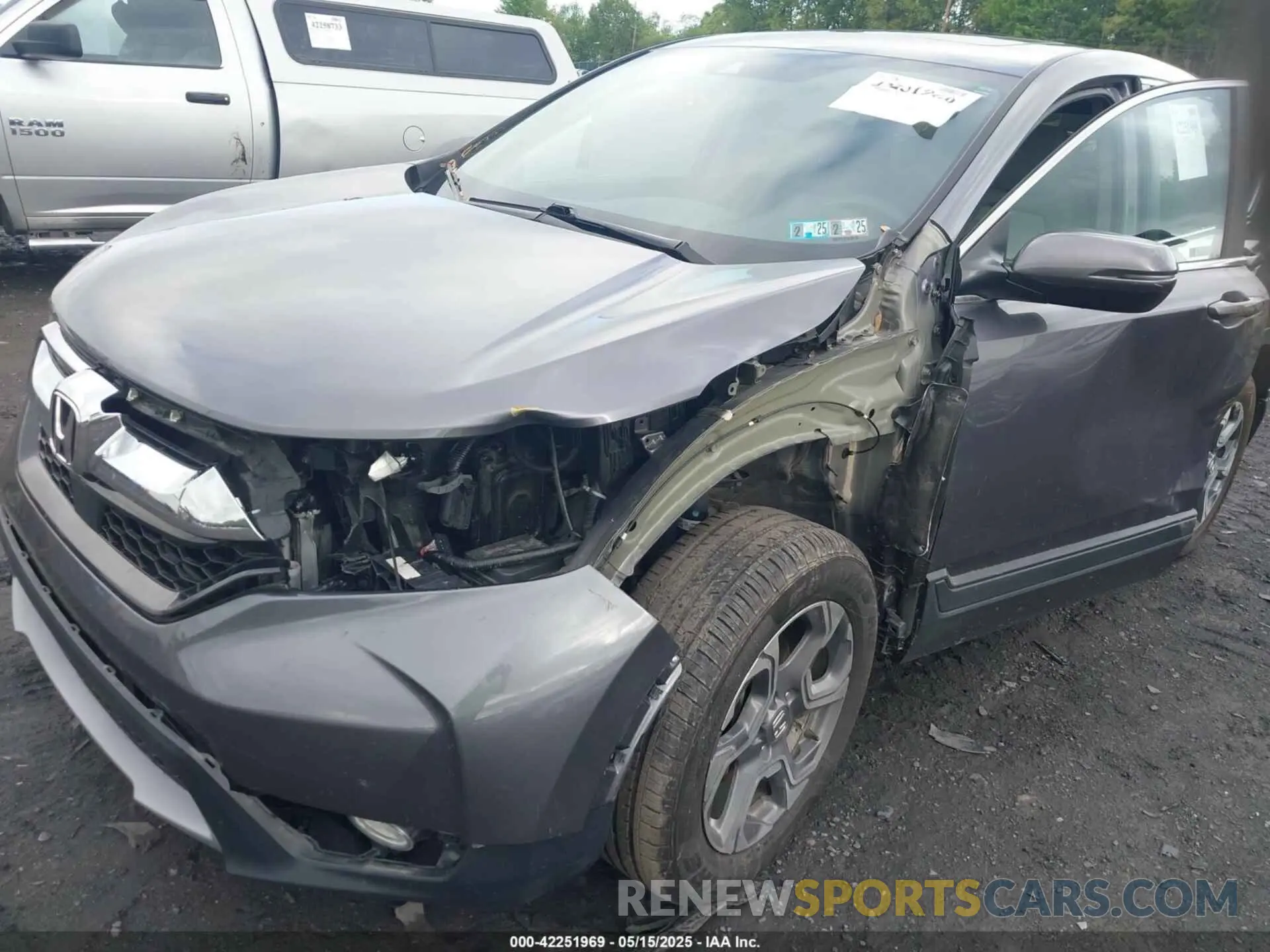 6 Photograph of a damaged car 7FARW2H52KE037769 HONDA CR-V 2019