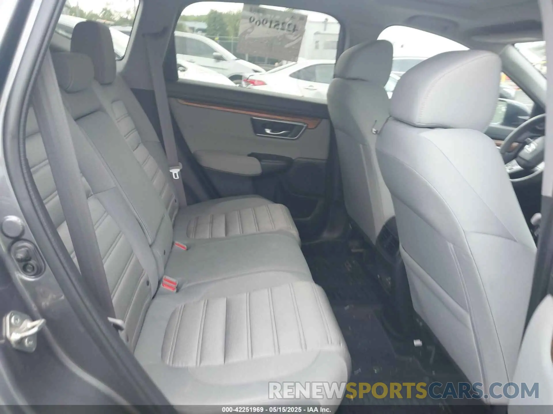 8 Photograph of a damaged car 7FARW2H52KE037769 HONDA CR-V 2019