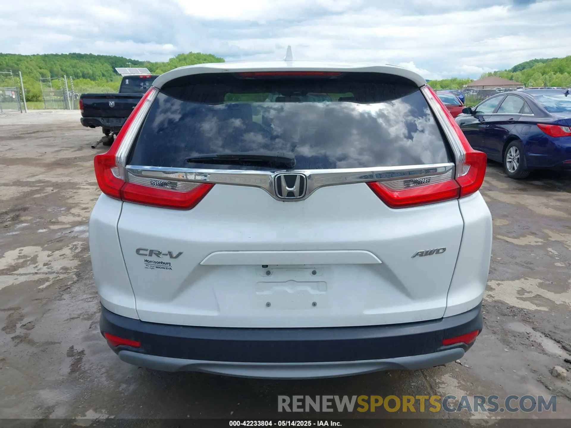 17 Photograph of a damaged car 7FARW2H52KE047847 HONDA CR-V 2019