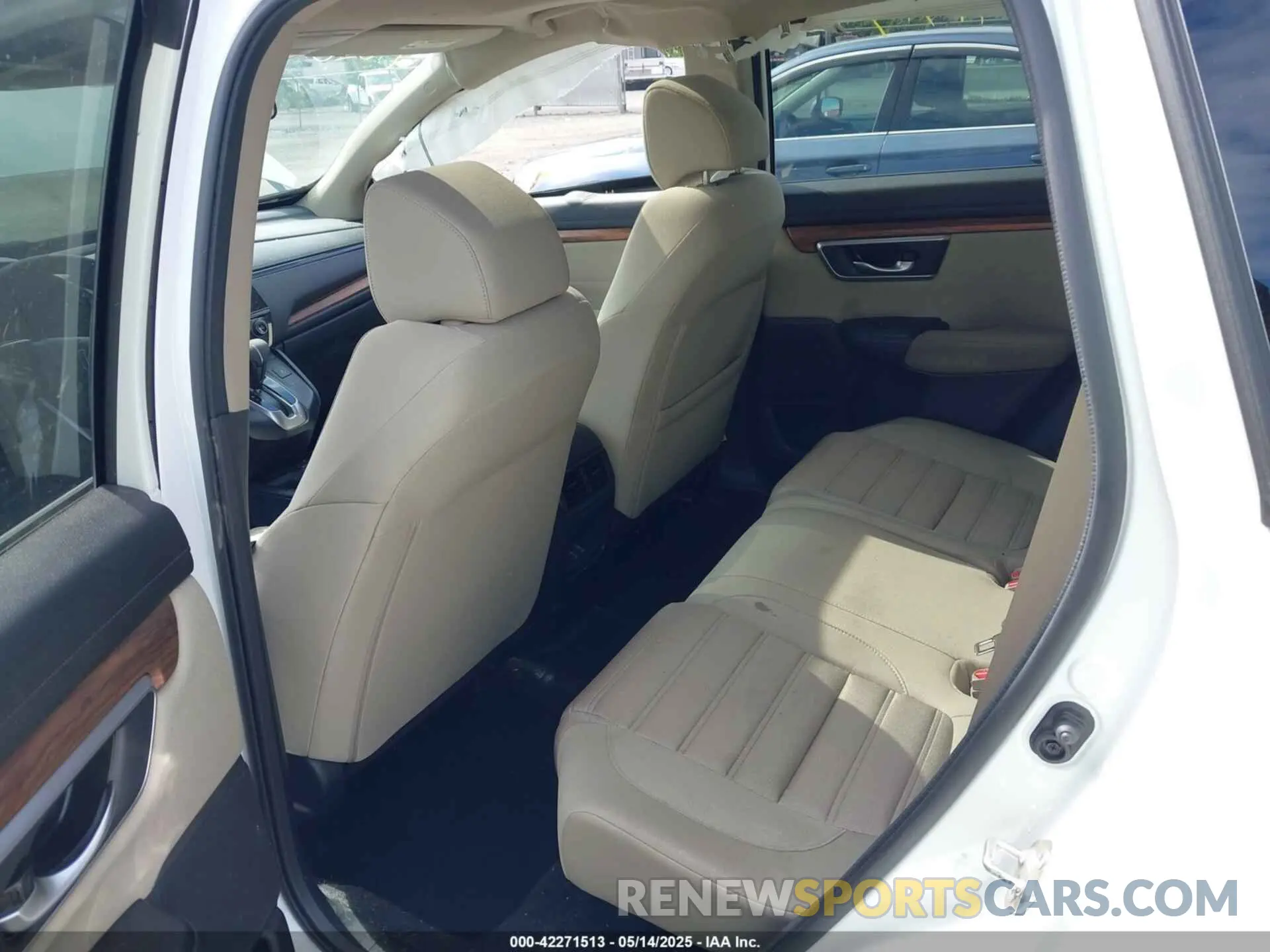 8 Photograph of a damaged car 7FARW2H53KE016011 HONDA CR-V 2019