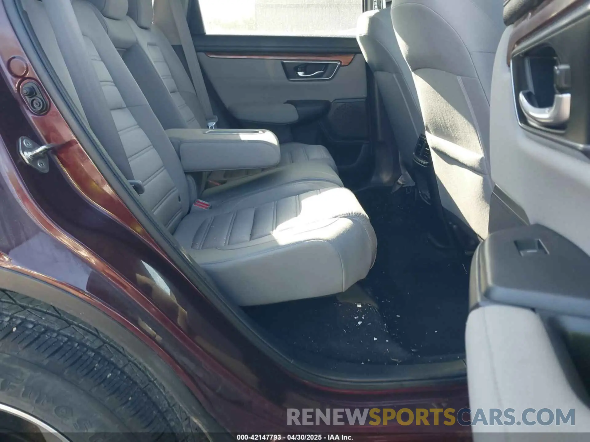 8 Photograph of a damaged car 7FARW2H53KE024108 HONDA CR-V 2019