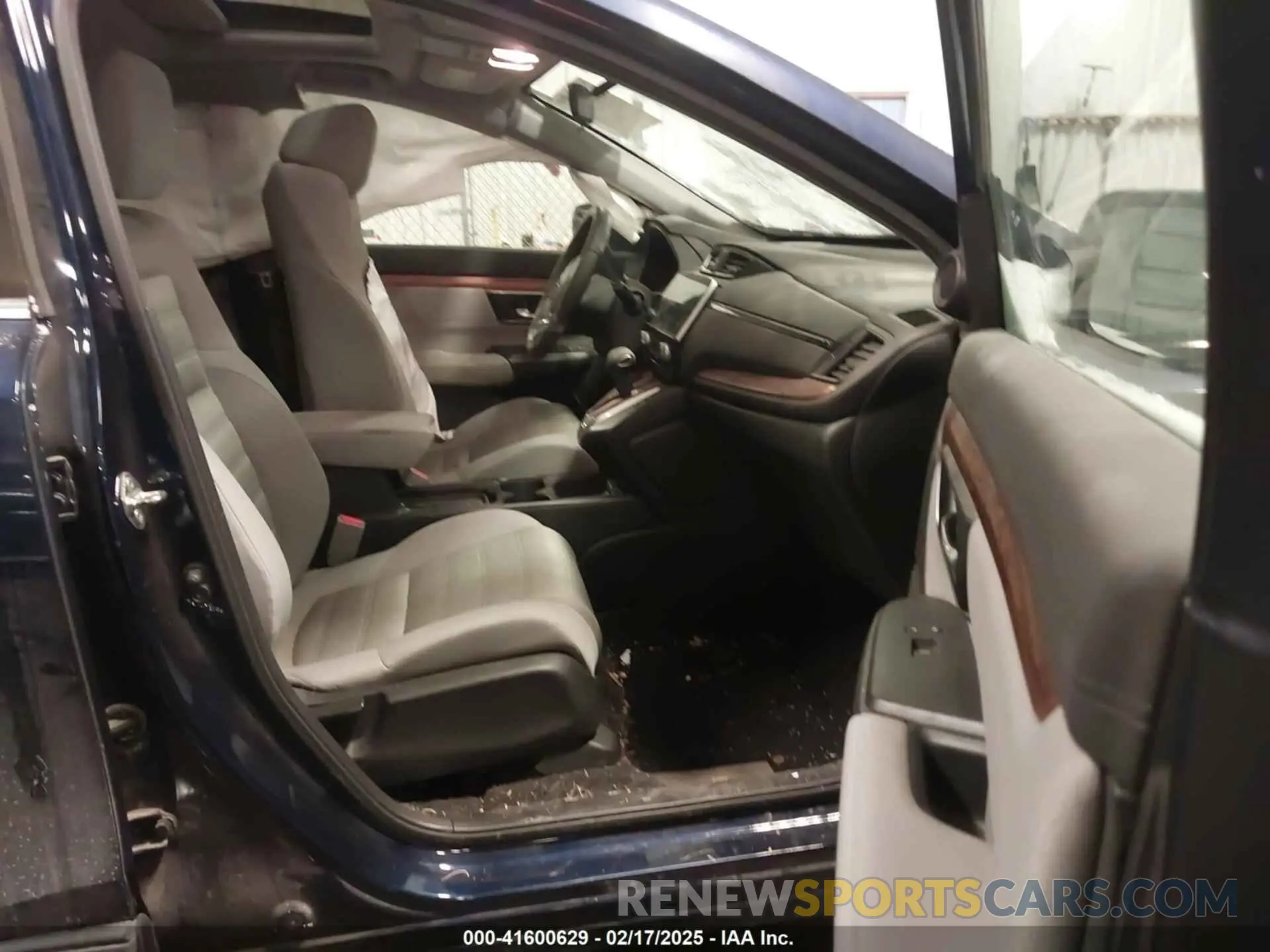5 Photograph of a damaged car 7FARW2H55KE002739 HONDA CR-V 2019