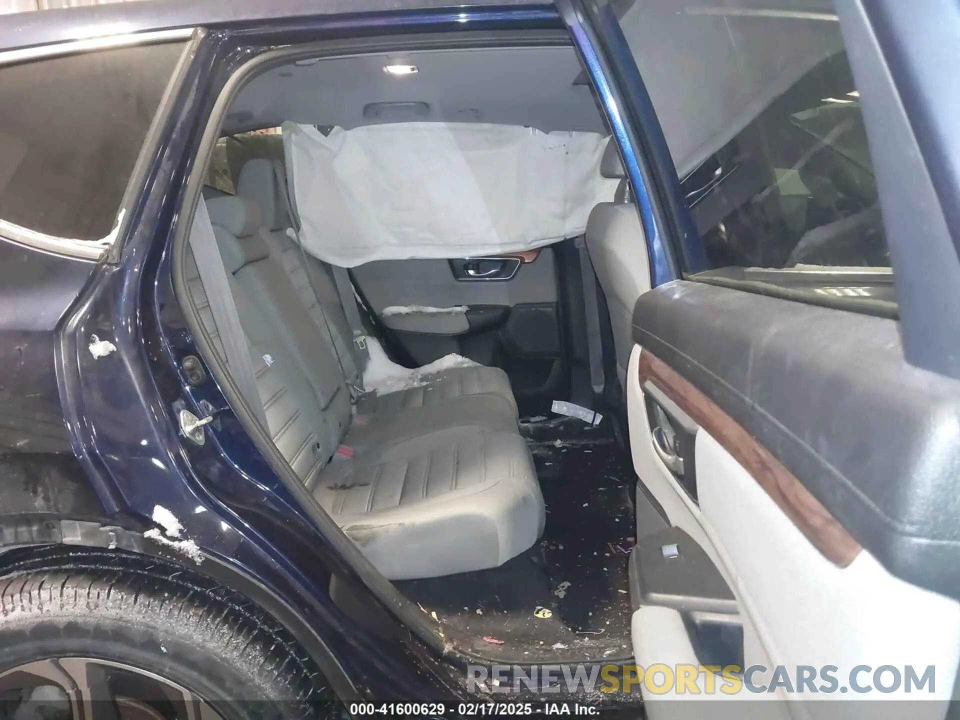 8 Photograph of a damaged car 7FARW2H55KE002739 HONDA CR-V 2019