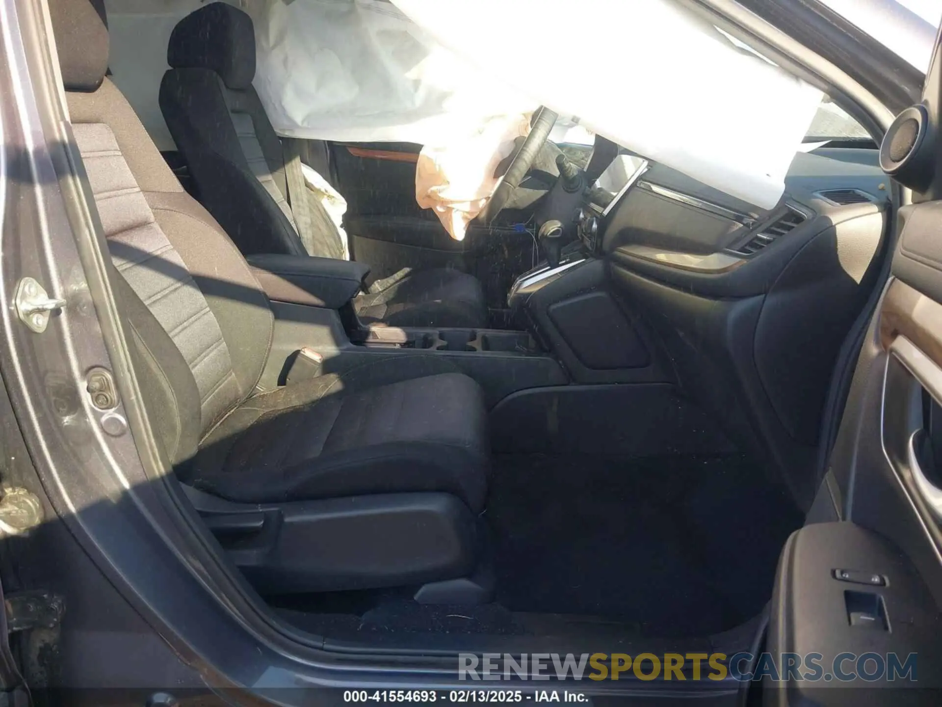 5 Photograph of a damaged car 7FARW2H55KE047227 HONDA CR-V 2019