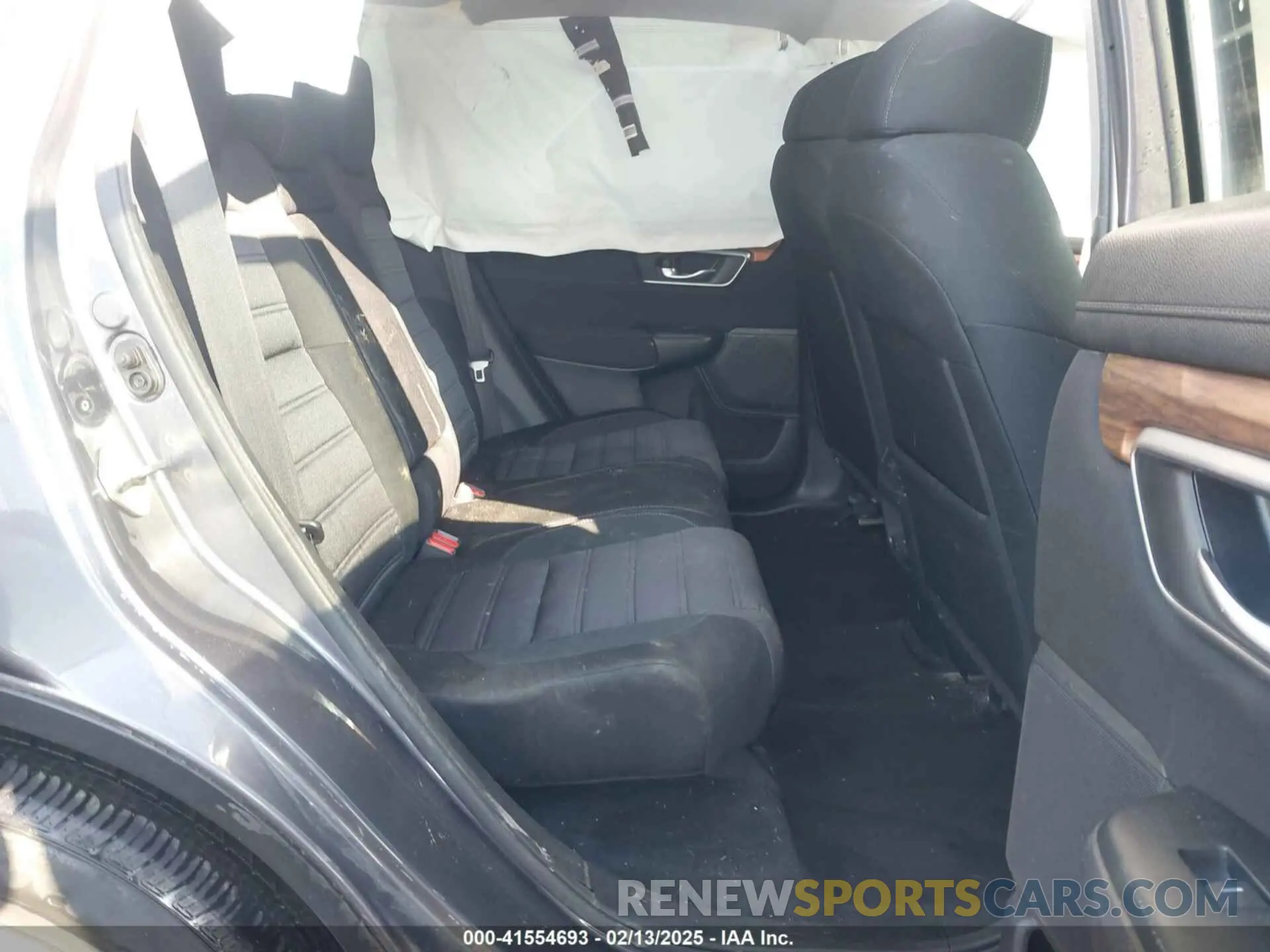 8 Photograph of a damaged car 7FARW2H55KE047227 HONDA CR-V 2019