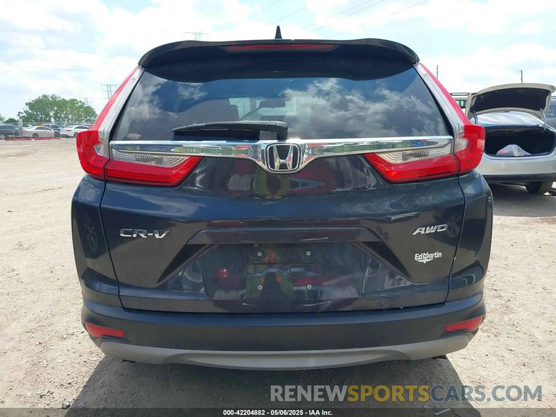 17 Photograph of a damaged car 7FARW2H57KE009790 HONDA CR-V 2019