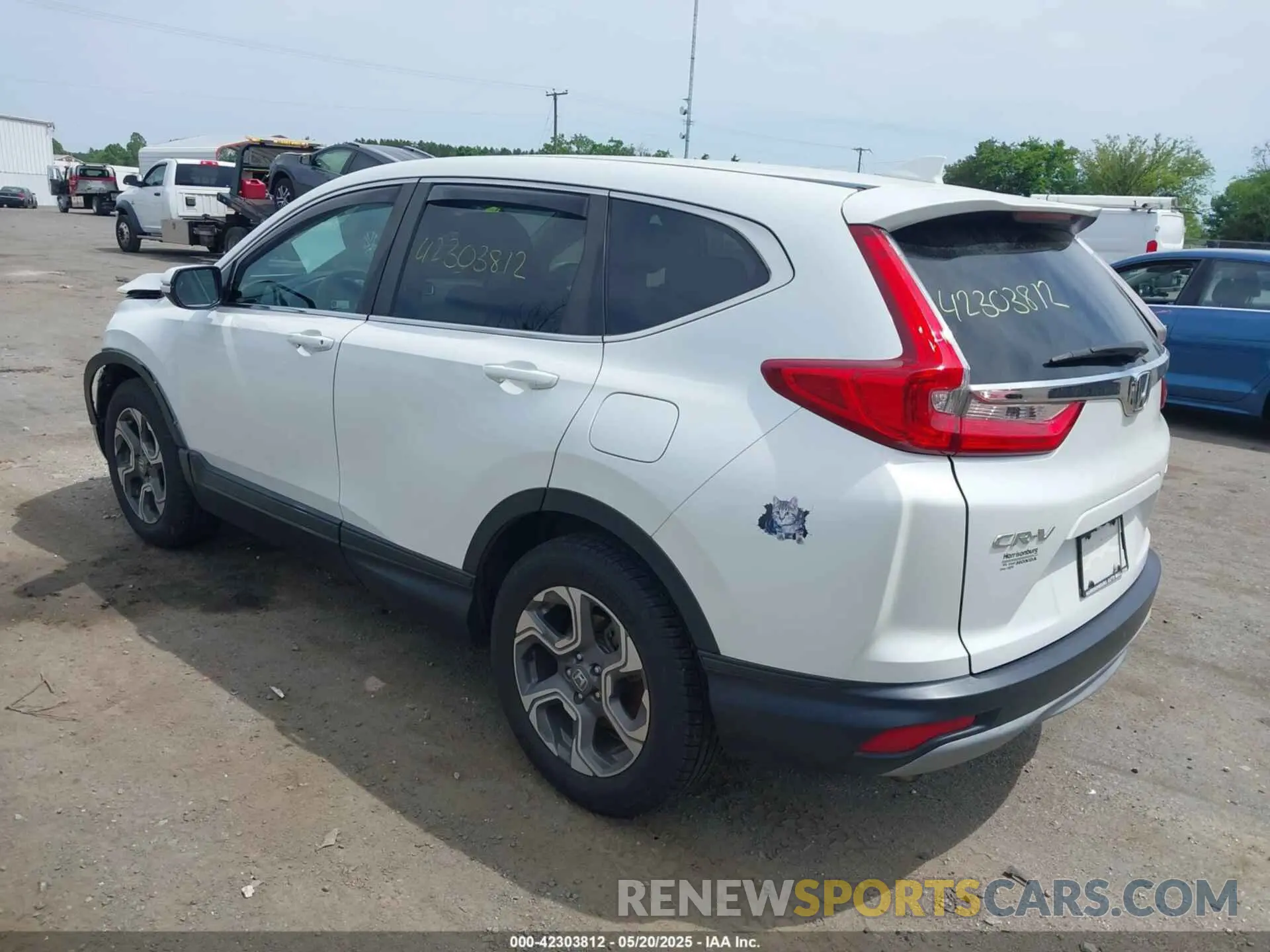 3 Photograph of a damaged car 7FARW2H57KE041168 HONDA CR-V 2019
