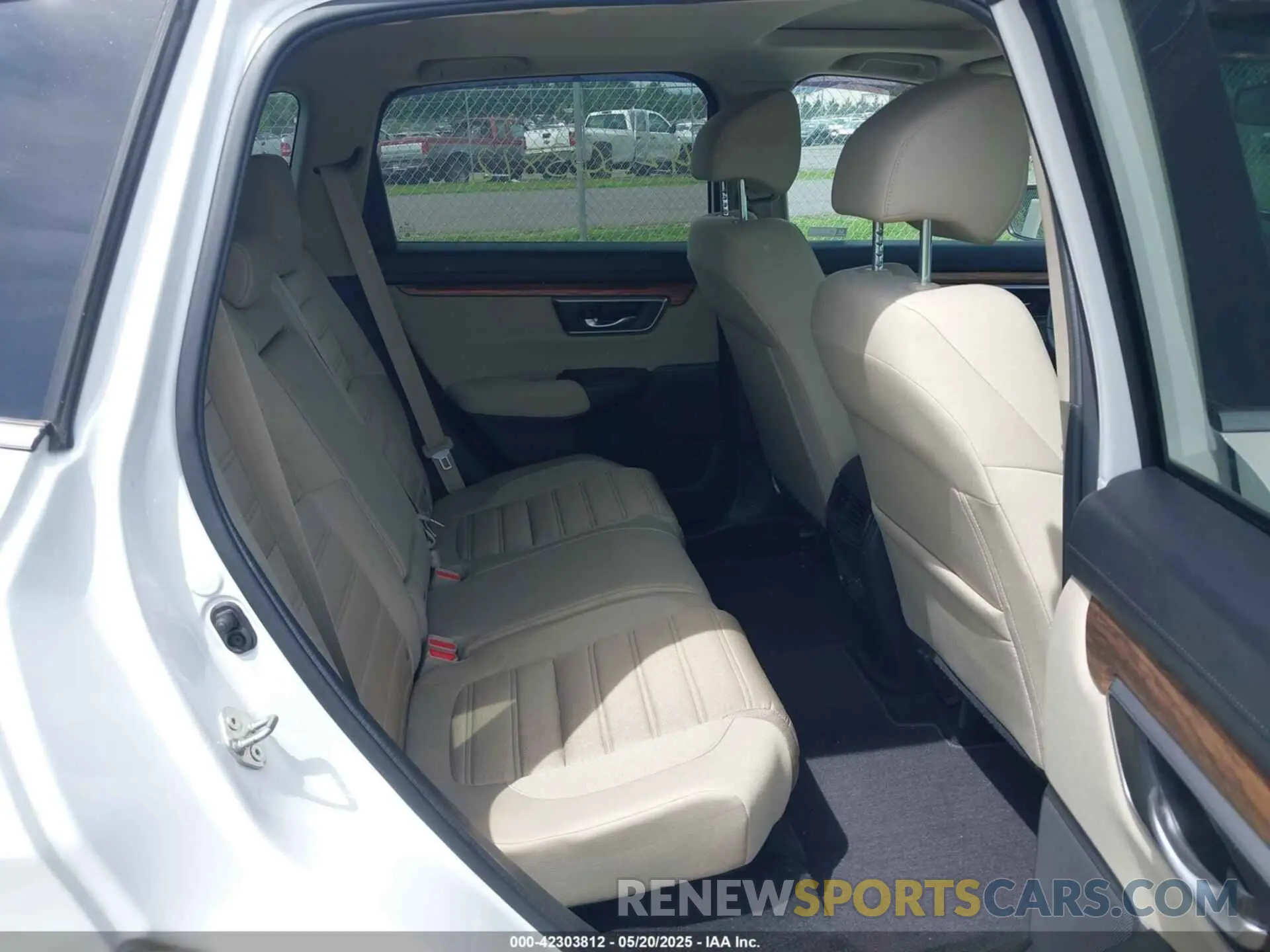 8 Photograph of a damaged car 7FARW2H57KE041168 HONDA CR-V 2019
