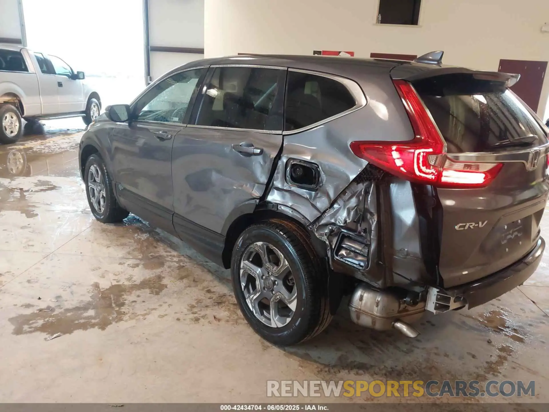 3 Photograph of a damaged car 7FARW2H58KE014870 HONDA CR-V 2019
