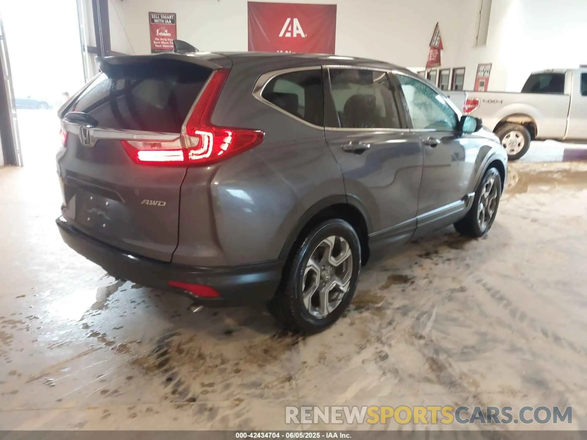 4 Photograph of a damaged car 7FARW2H58KE014870 HONDA CR-V 2019