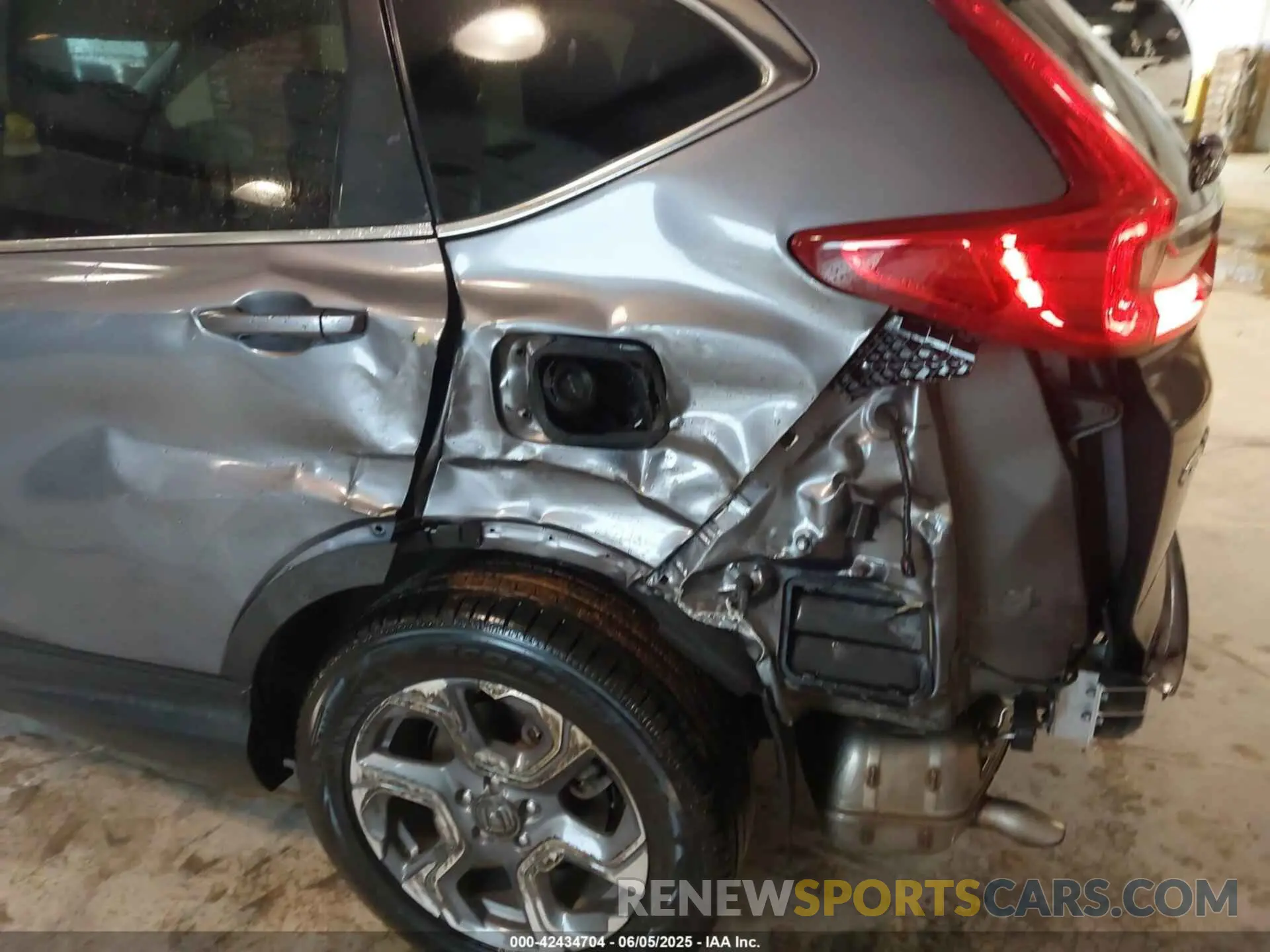 6 Photograph of a damaged car 7FARW2H58KE014870 HONDA CR-V 2019