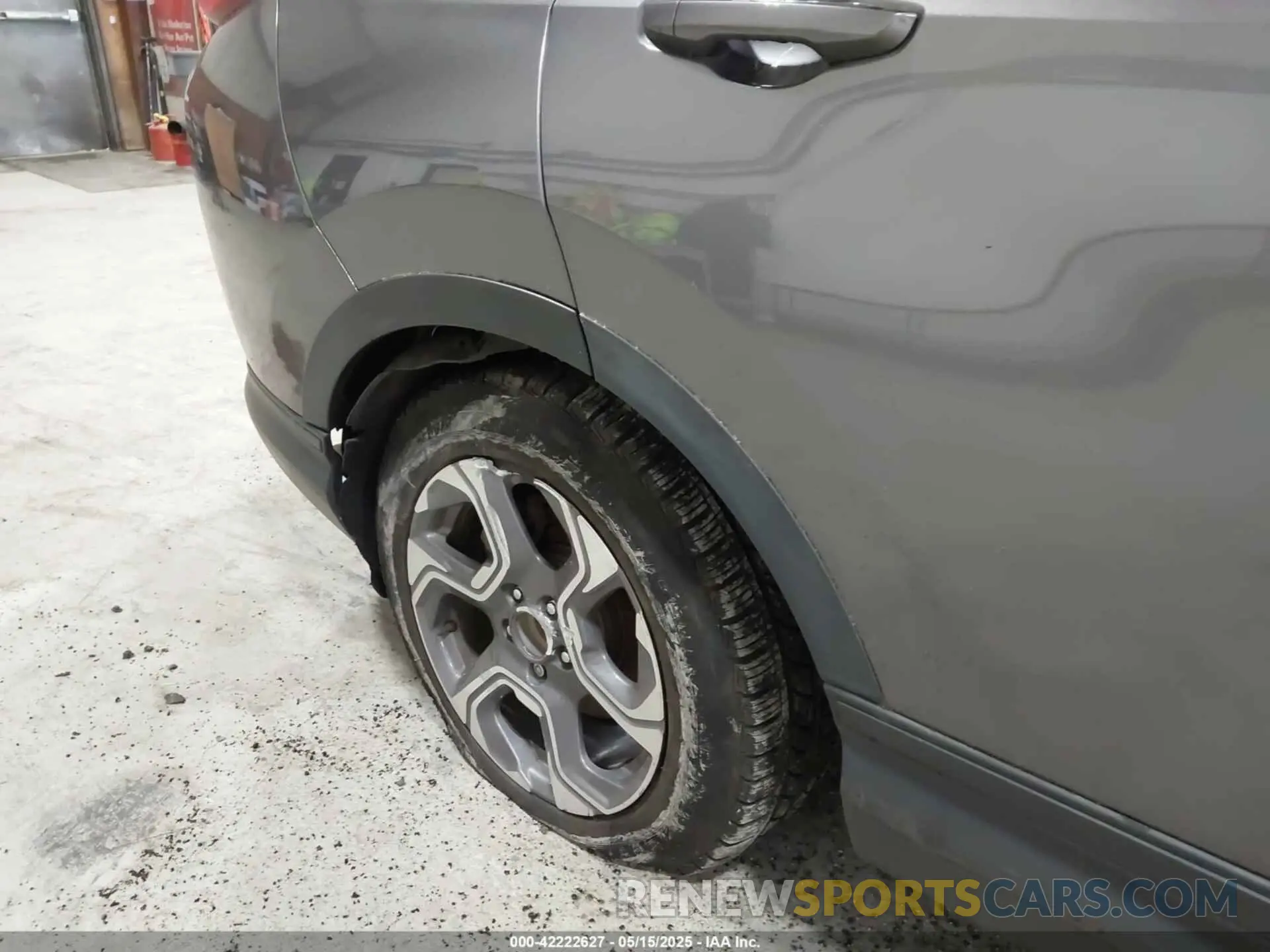 17 Photograph of a damaged car 7FARW2H58KE022273 HONDA CR-V 2019