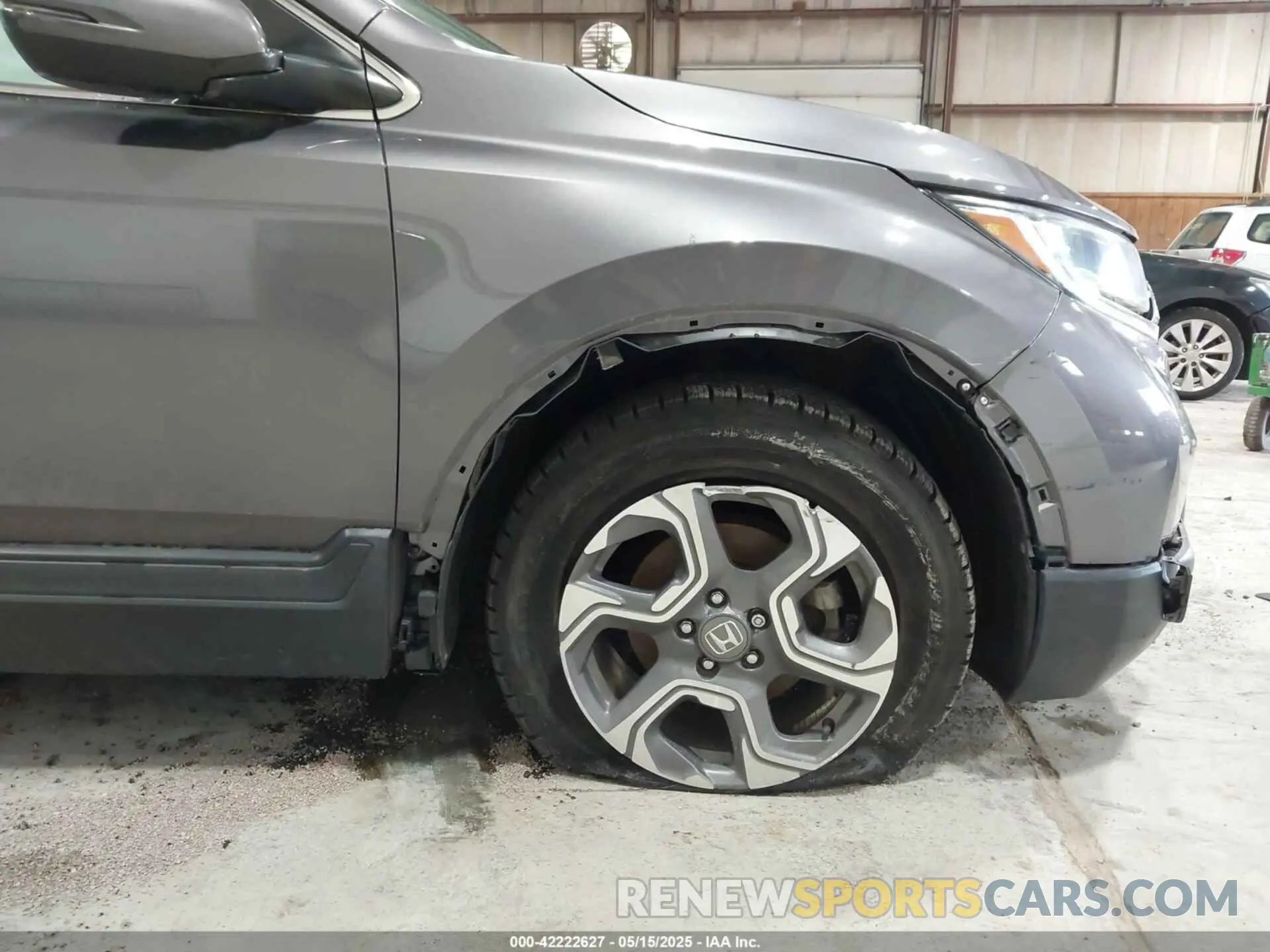 18 Photograph of a damaged car 7FARW2H58KE022273 HONDA CR-V 2019