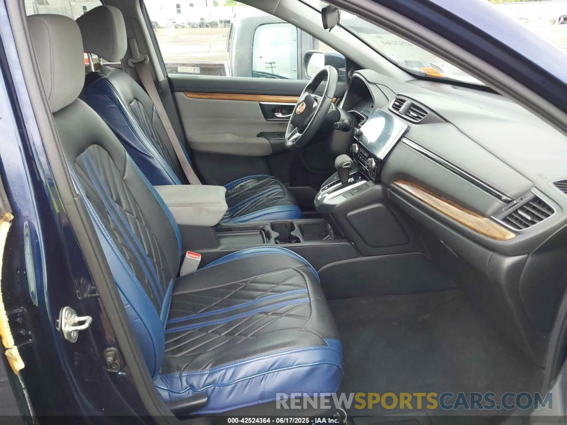 5 Photograph of a damaged car 7FARW2H59KE026381 HONDA CR-V 2019