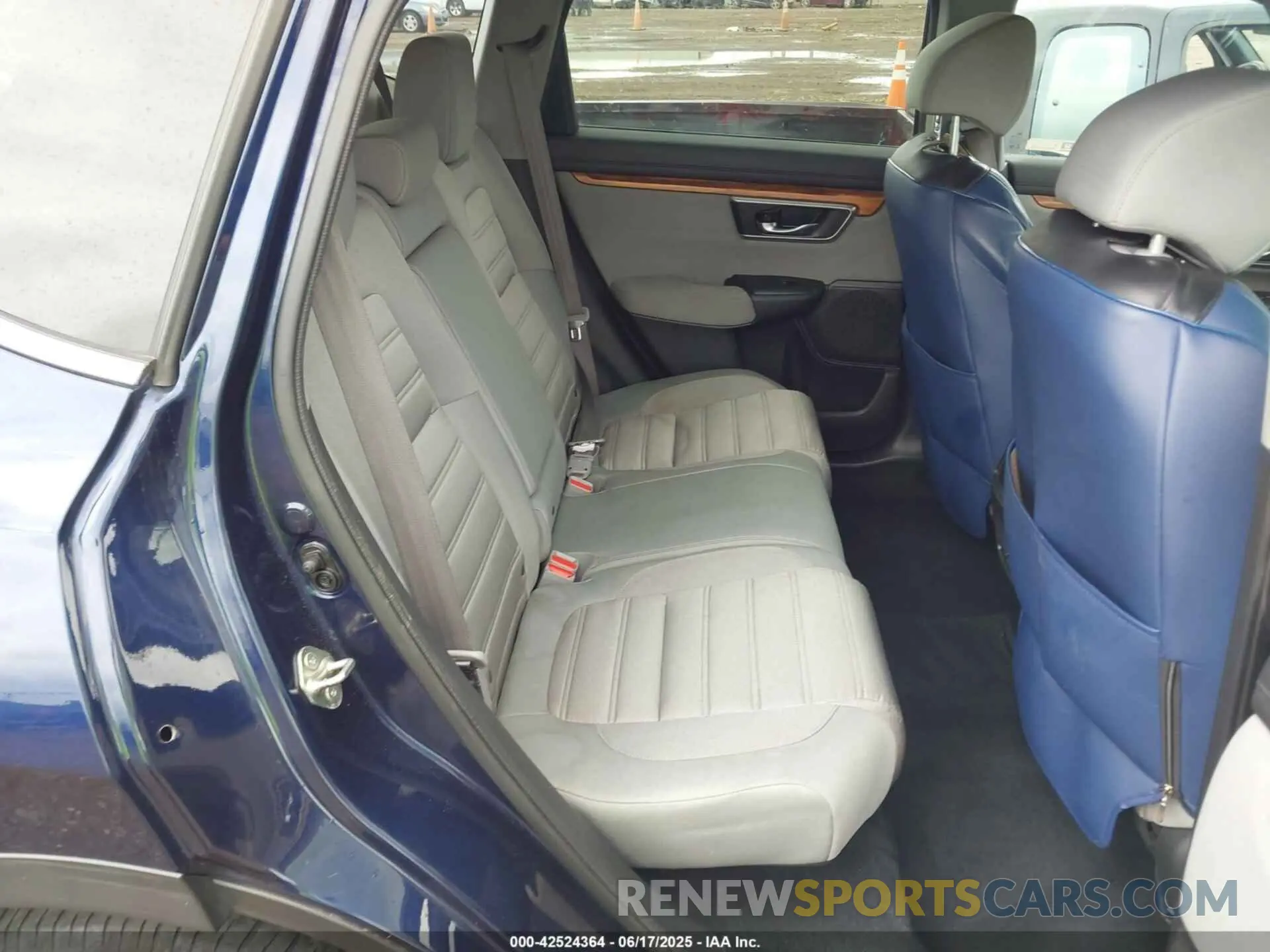 8 Photograph of a damaged car 7FARW2H59KE026381 HONDA CR-V 2019