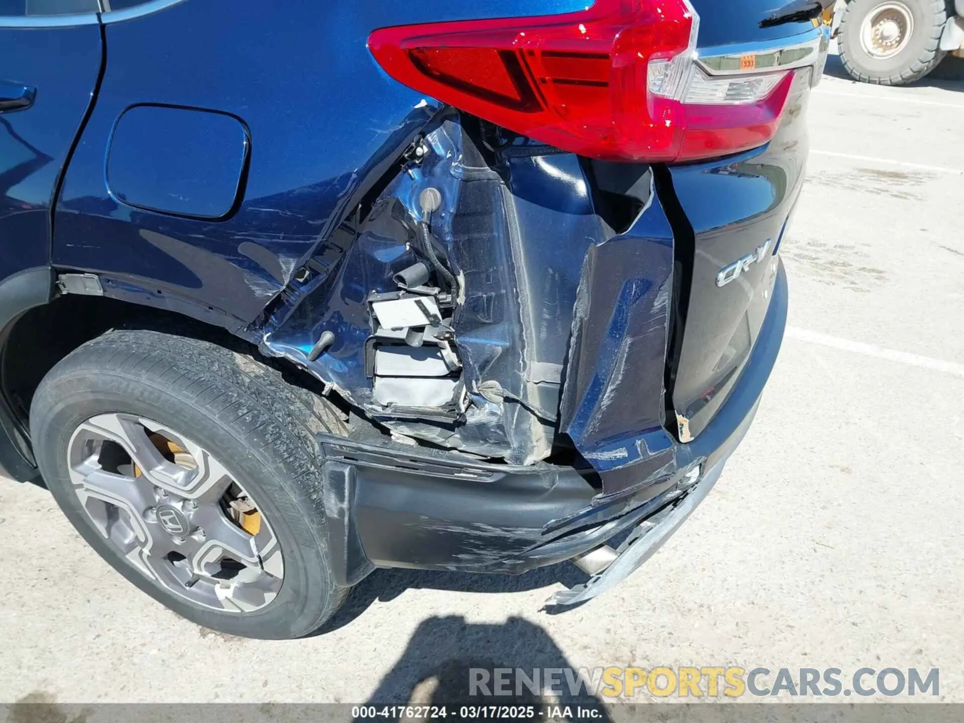 18 Photograph of a damaged car 7FARW2H59KE035470 HONDA CR-V 2019