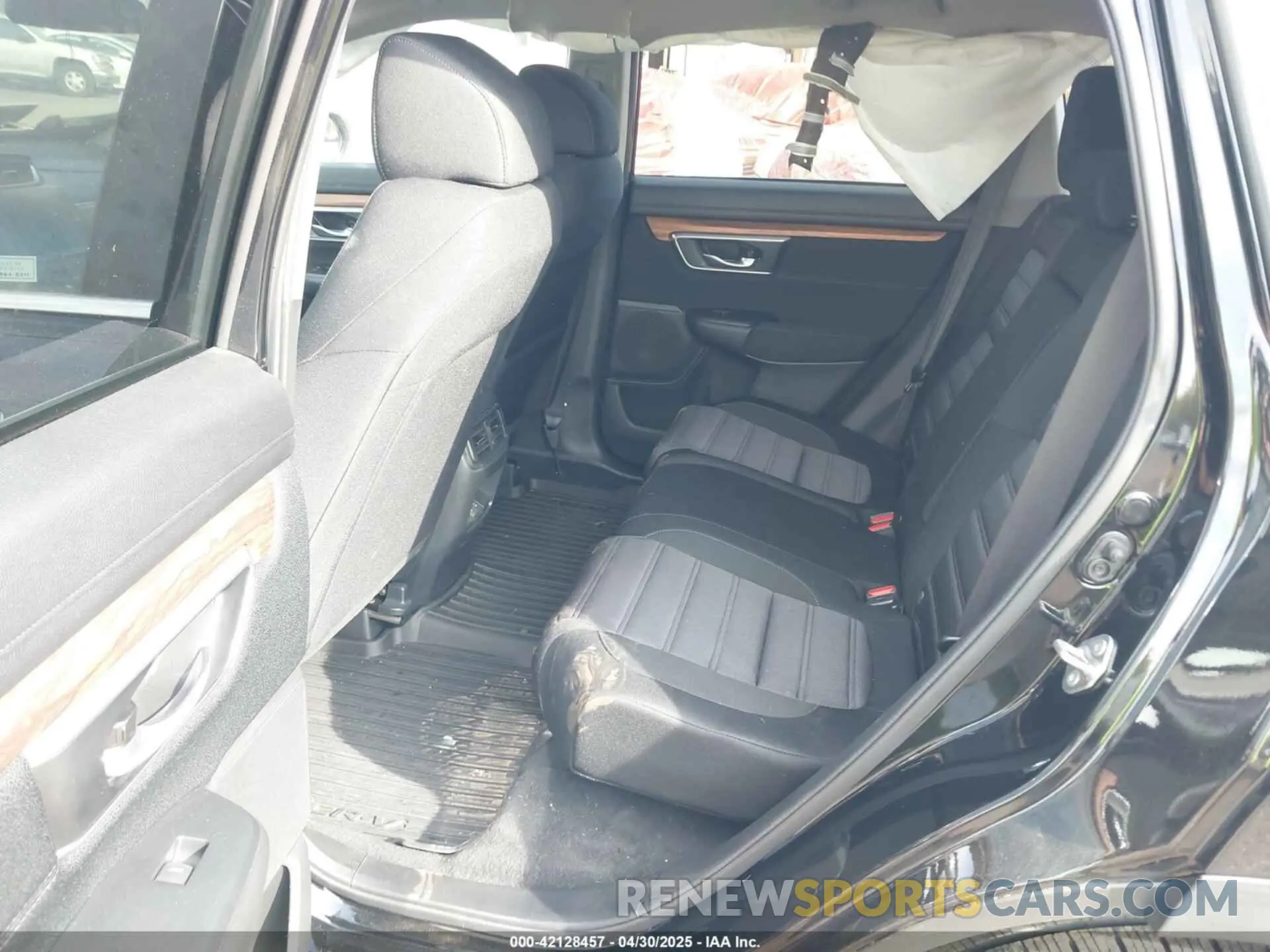 8 Photograph of a damaged car 7FARW2H59KE037414 HONDA CR-V 2019