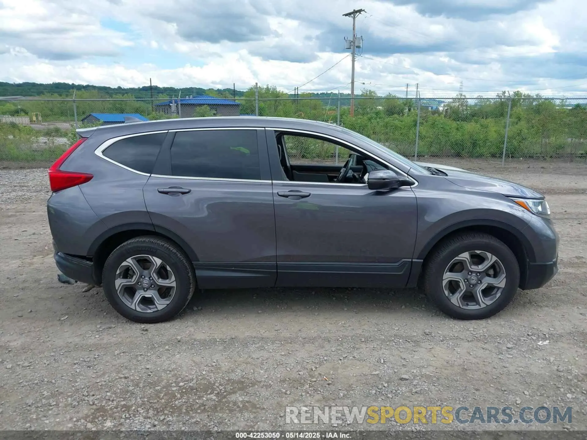 13 Photograph of a damaged car 7FARW2H81KE043718 HONDA CR-V 2019