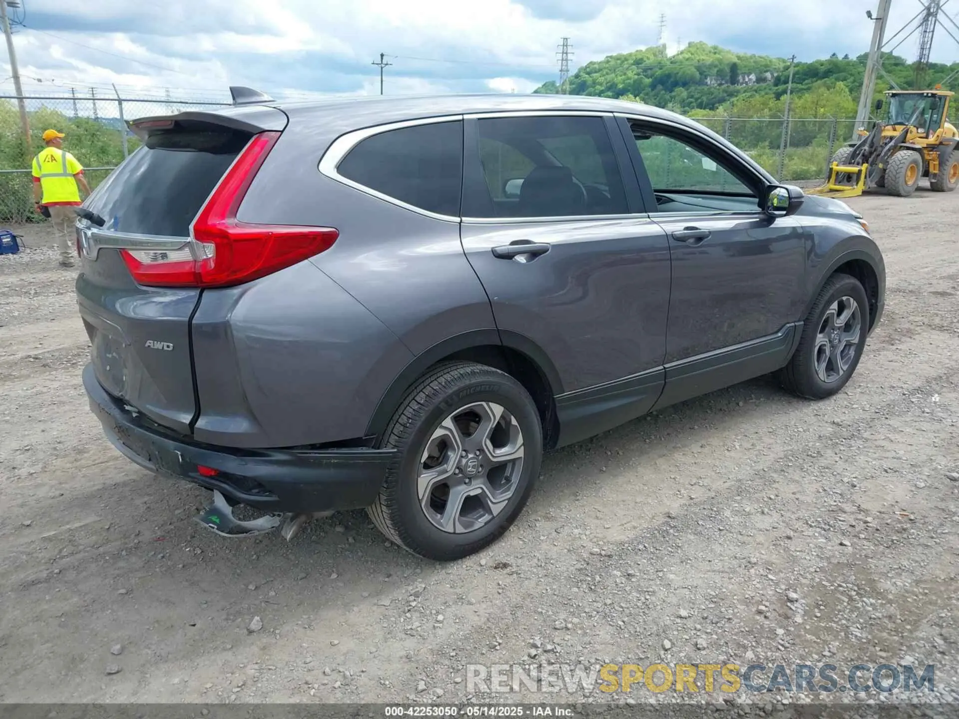 4 Photograph of a damaged car 7FARW2H81KE043718 HONDA CR-V 2019