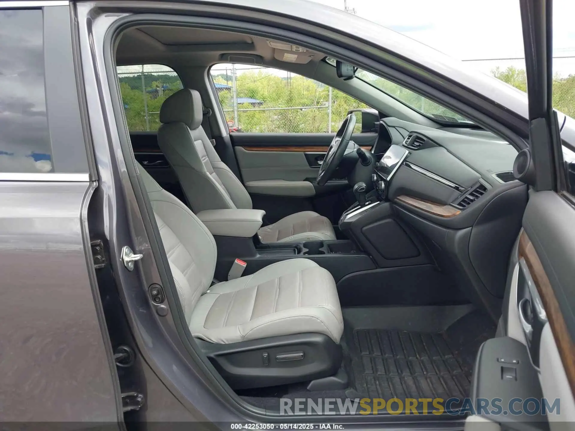 5 Photograph of a damaged car 7FARW2H81KE043718 HONDA CR-V 2019