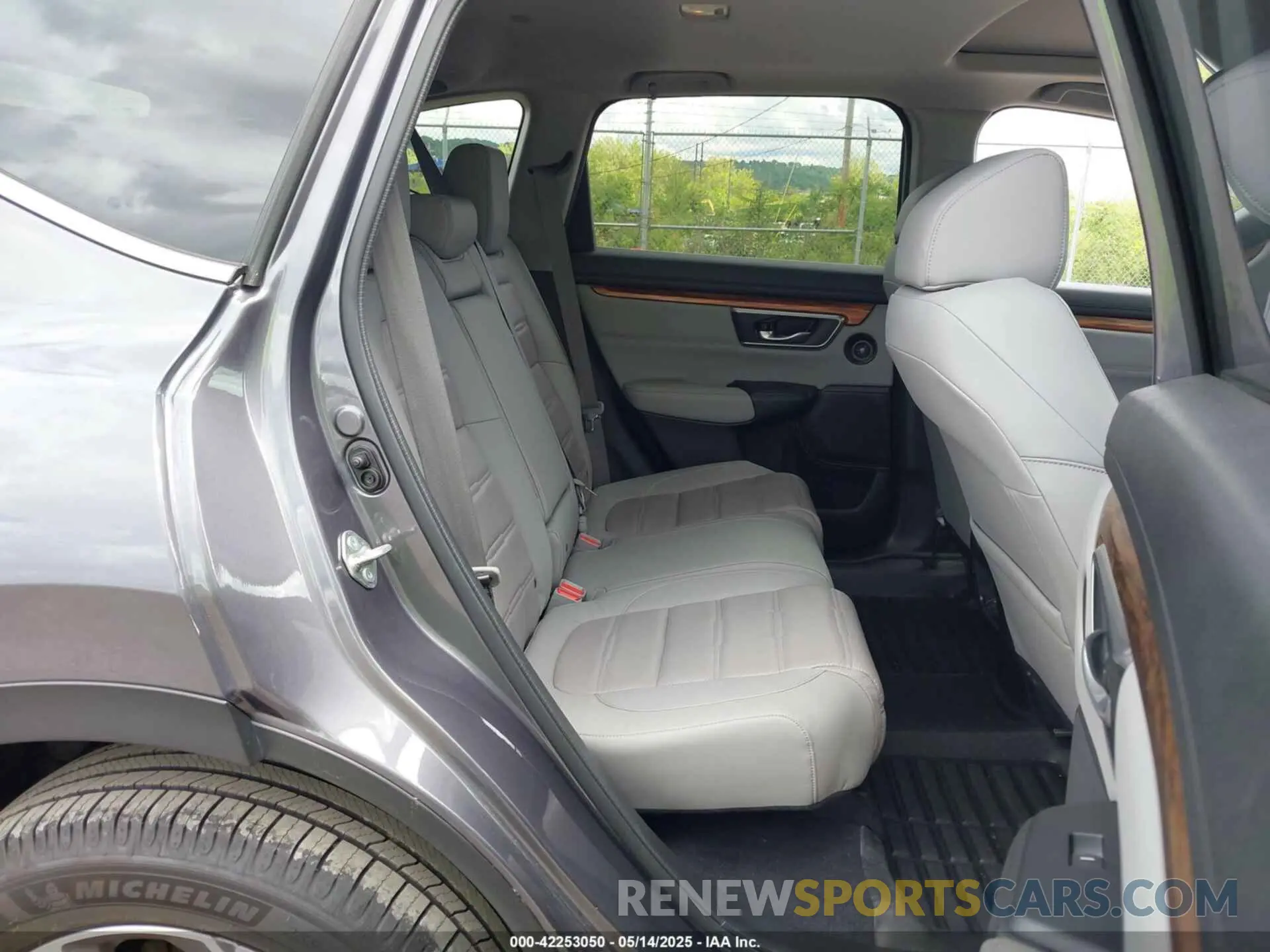 8 Photograph of a damaged car 7FARW2H81KE043718 HONDA CR-V 2019