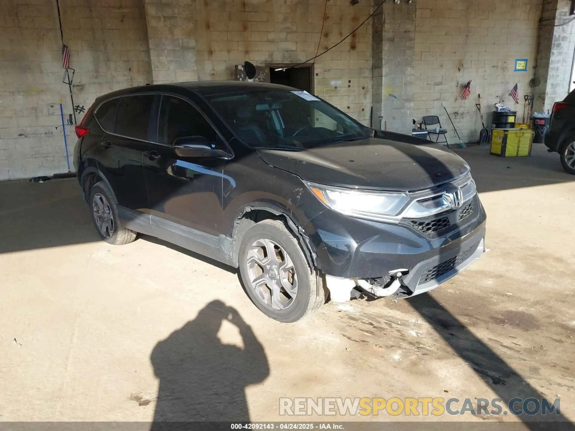 1 Photograph of a damaged car 7FARW2H81KE062088 HONDA CR-V 2019
