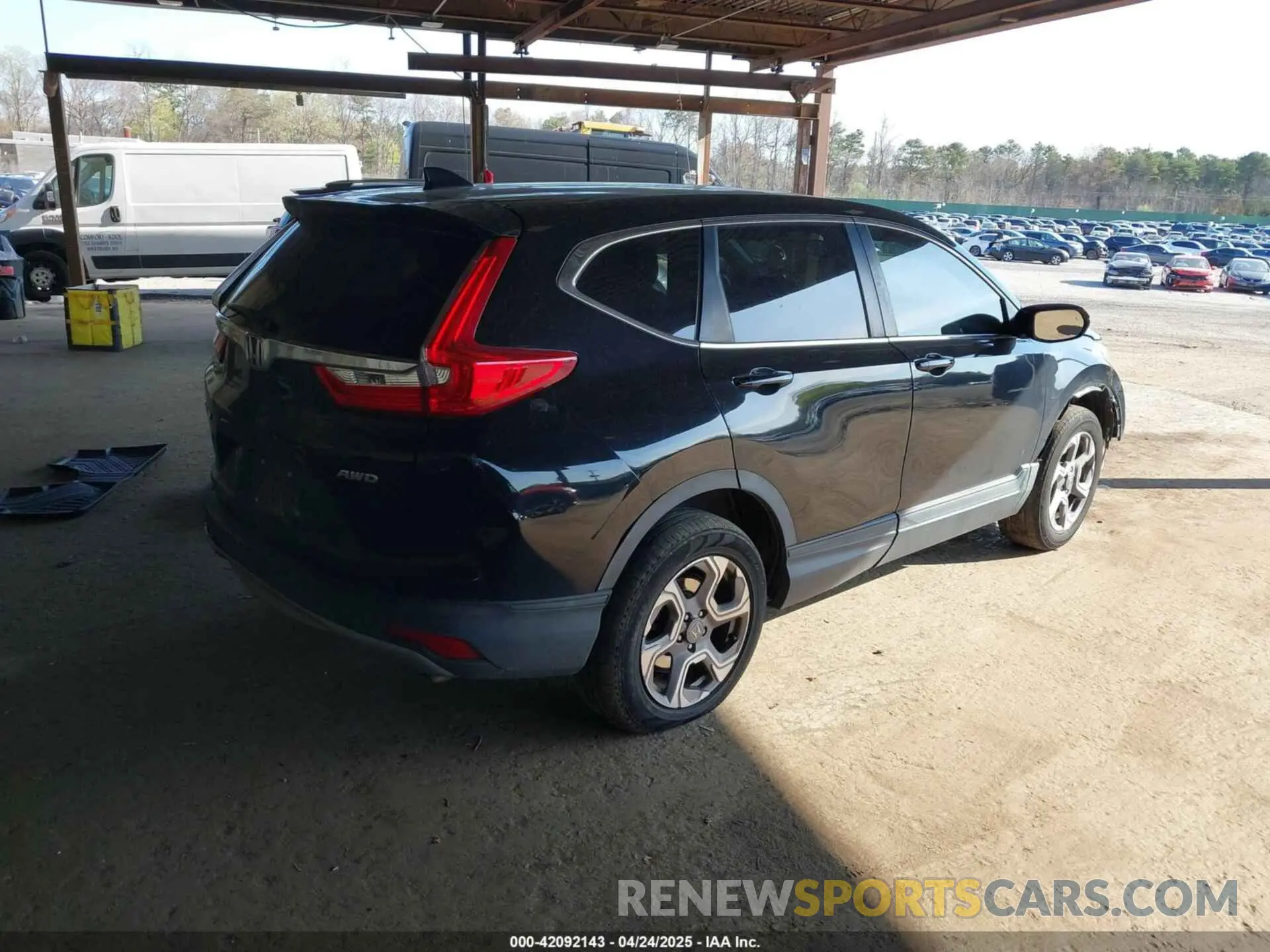 4 Photograph of a damaged car 7FARW2H81KE062088 HONDA CR-V 2019