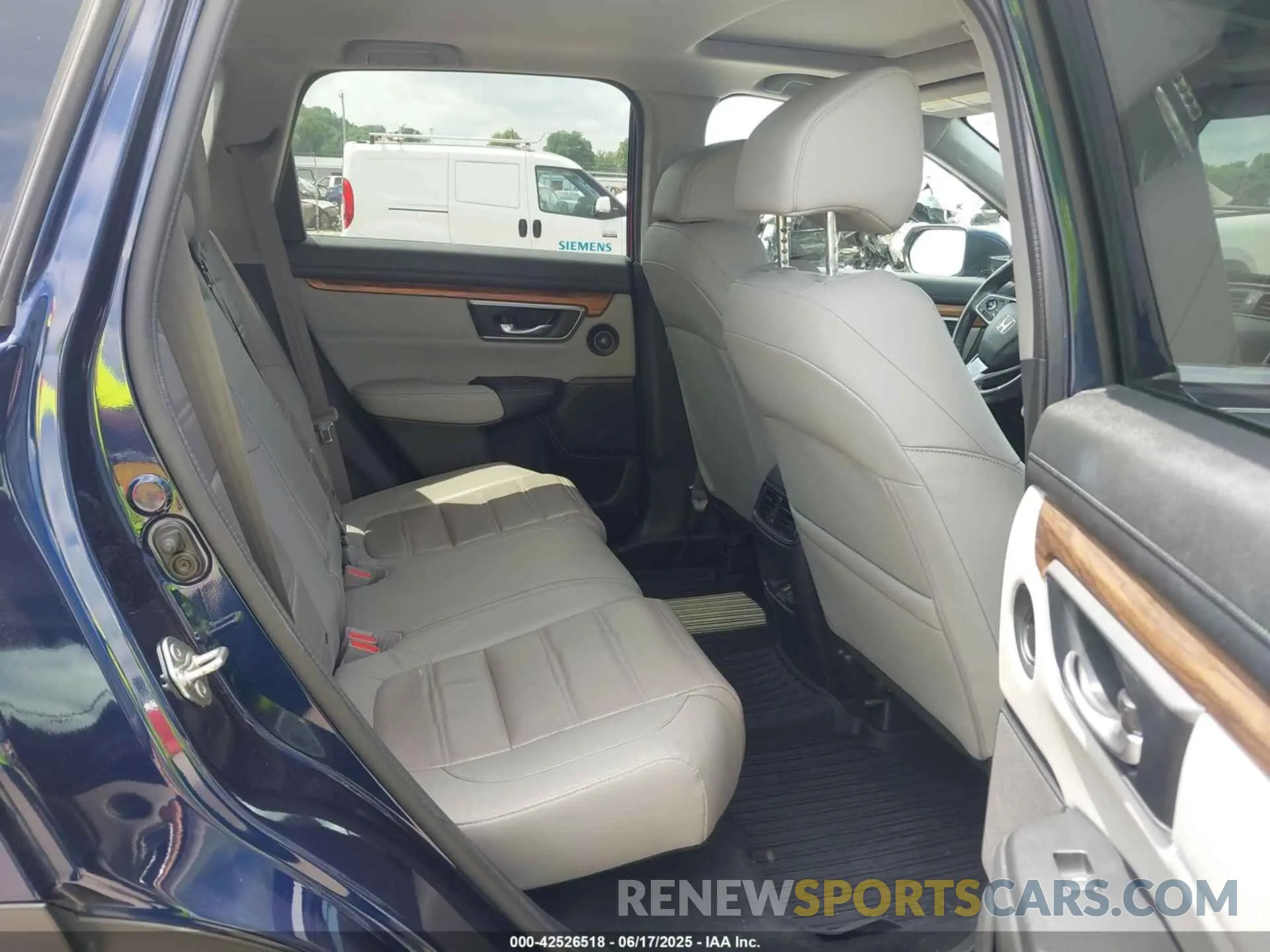8 Photograph of a damaged car 7FARW2H84KE015346 HONDA CR-V 2019