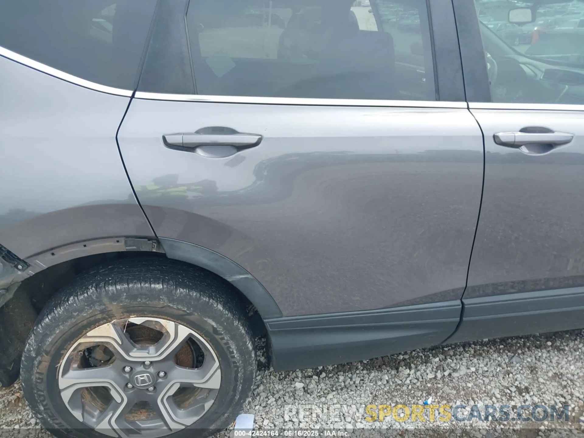 17 Photograph of a damaged car 7FARW2H84KE018991 HONDA CR-V 2019
