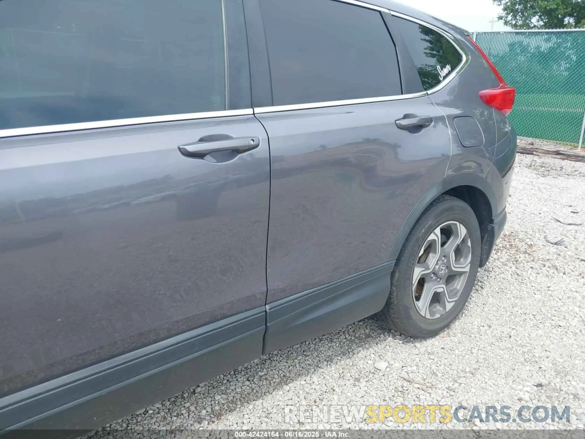 19 Photograph of a damaged car 7FARW2H84KE018991 HONDA CR-V 2019