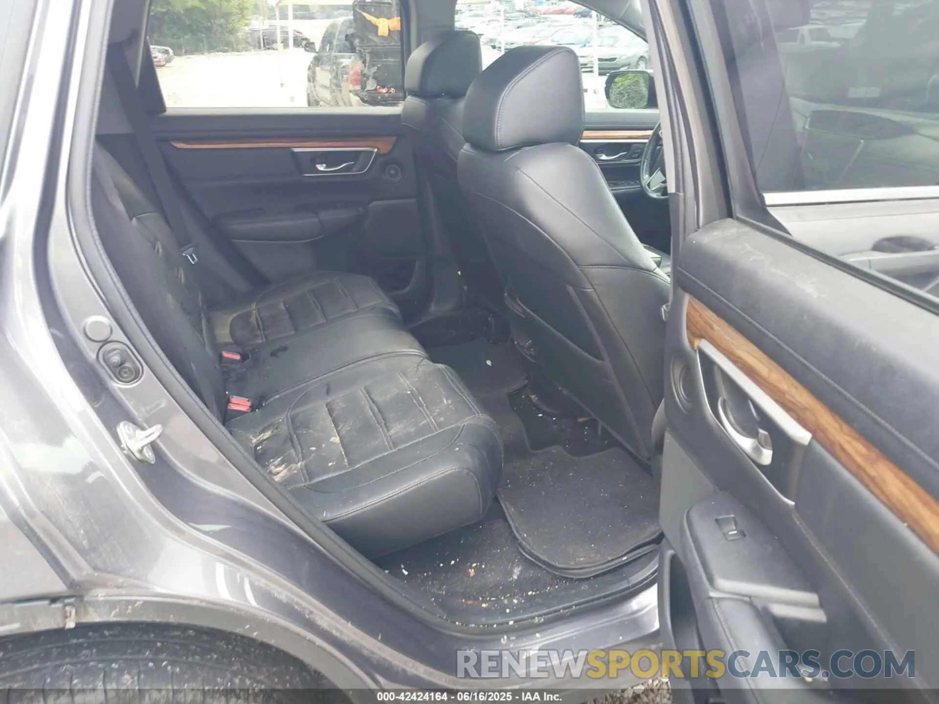 8 Photograph of a damaged car 7FARW2H84KE018991 HONDA CR-V 2019