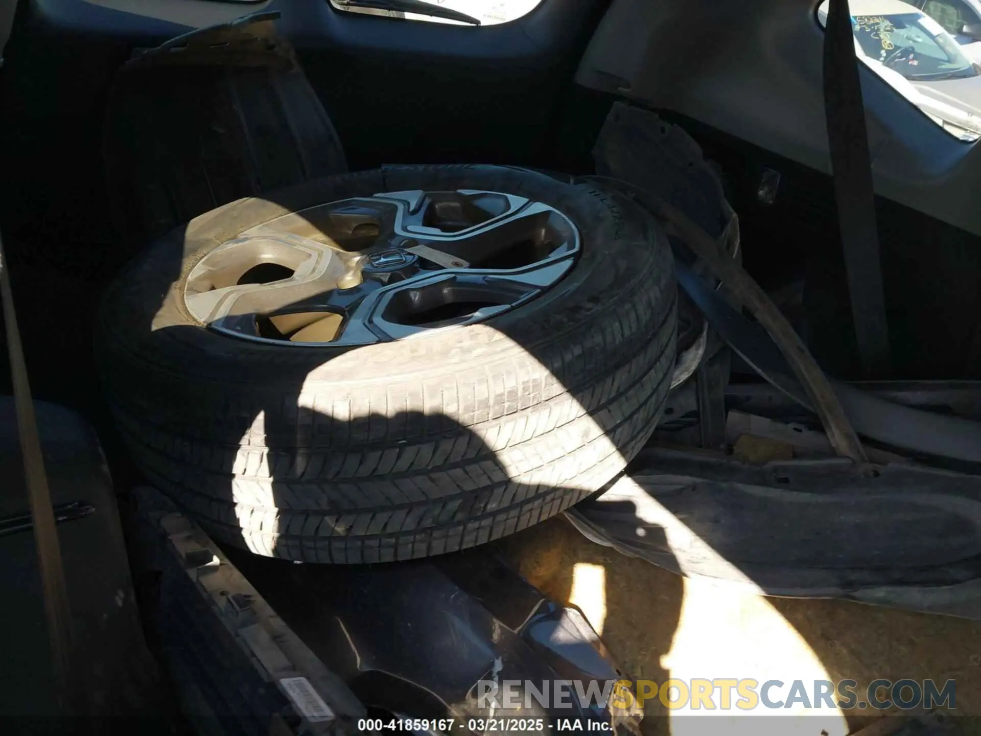 18 Photograph of a damaged car 7FARW2H84KE028937 HONDA CR-V 2019