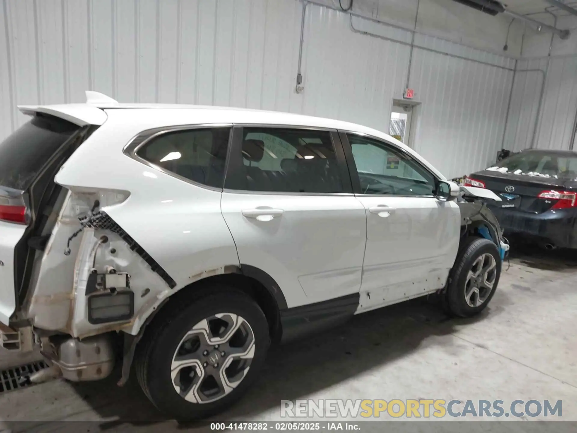 14 Photograph of a damaged car 7FARW2H85KE031006 HONDA CR-V 2019