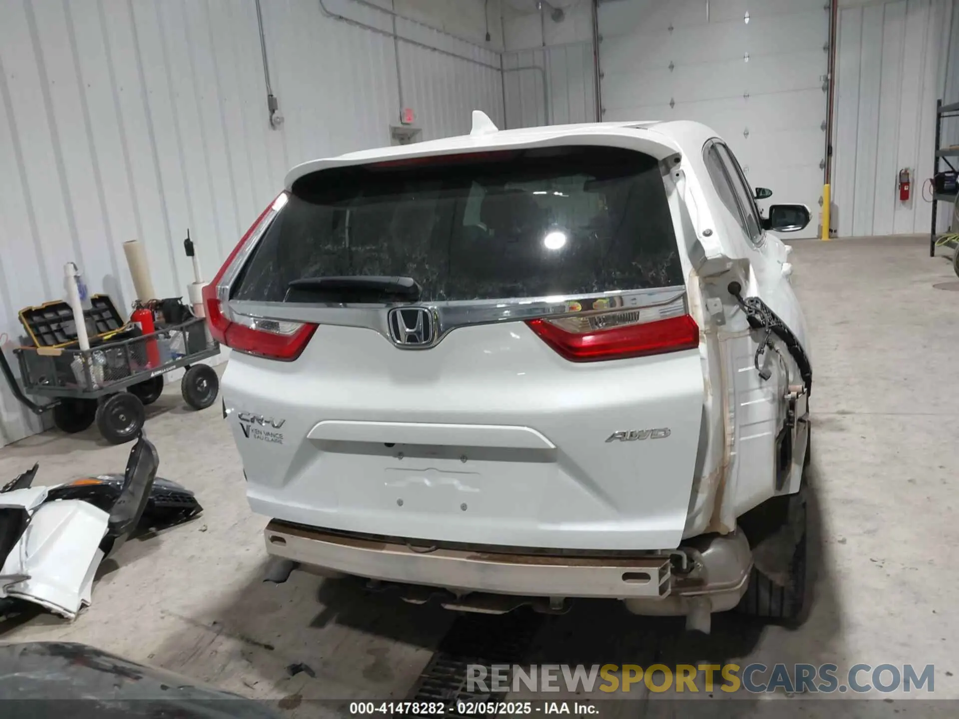 17 Photograph of a damaged car 7FARW2H85KE031006 HONDA CR-V 2019