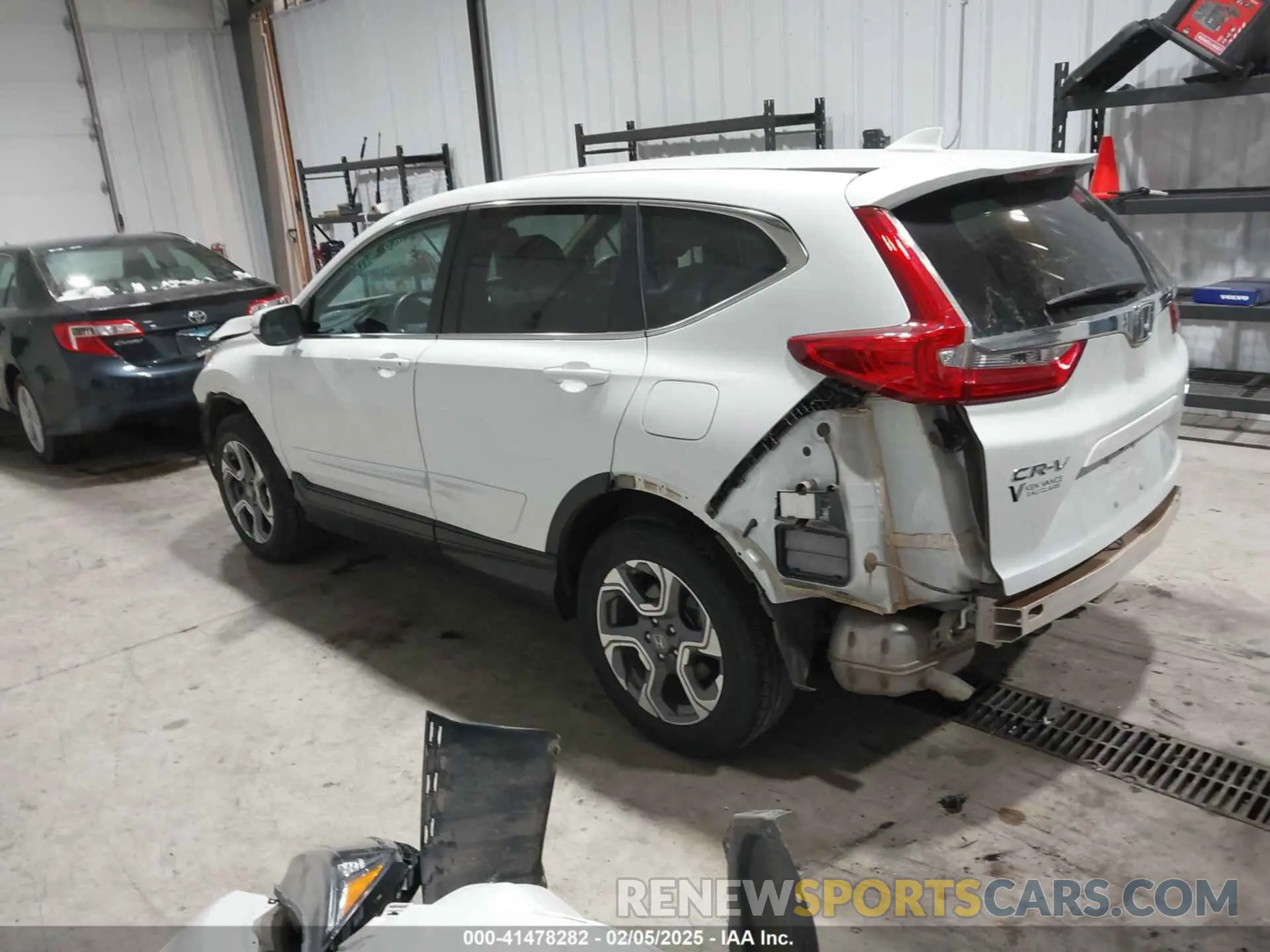 3 Photograph of a damaged car 7FARW2H85KE031006 HONDA CR-V 2019
