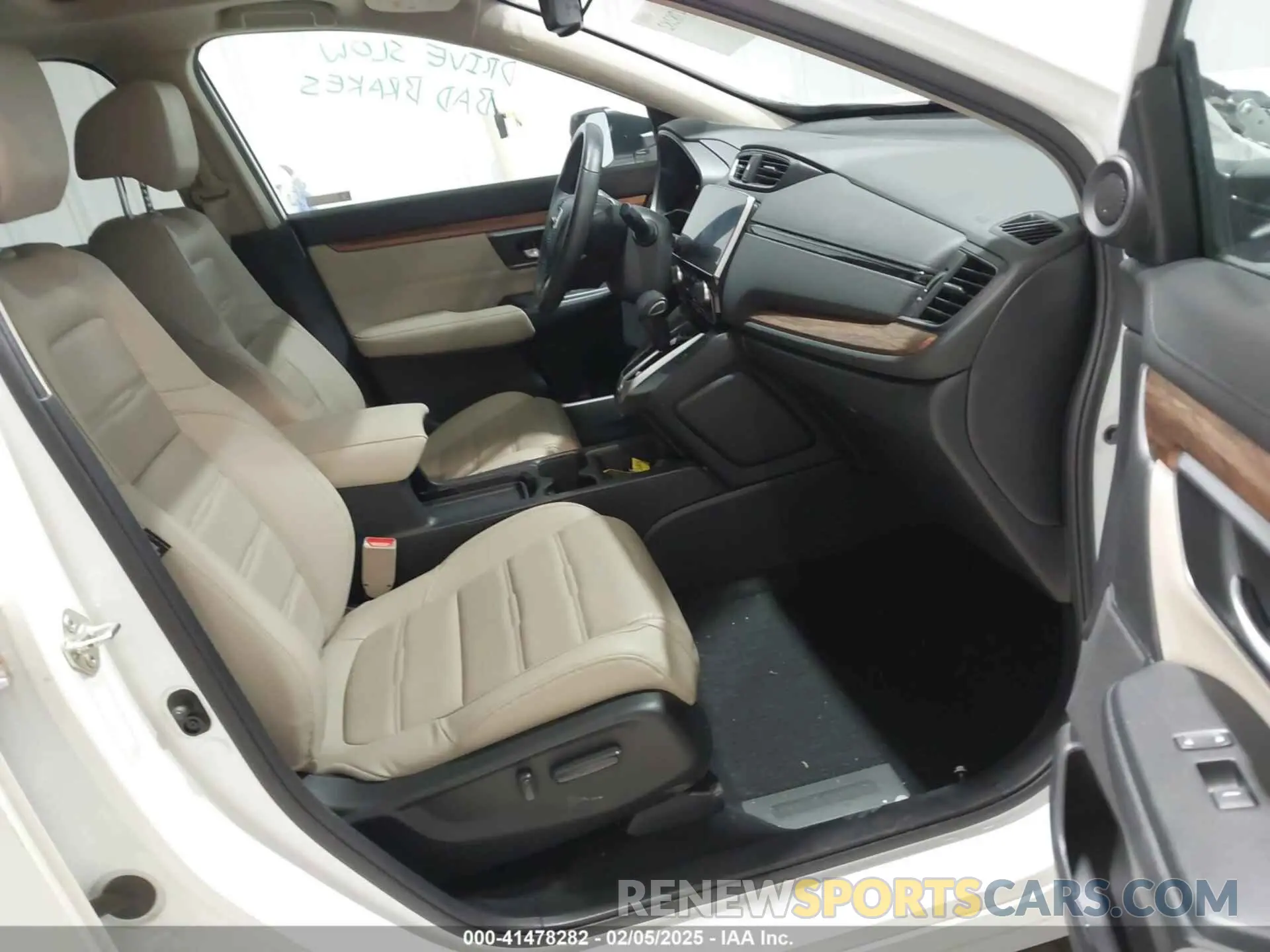 5 Photograph of a damaged car 7FARW2H85KE031006 HONDA CR-V 2019