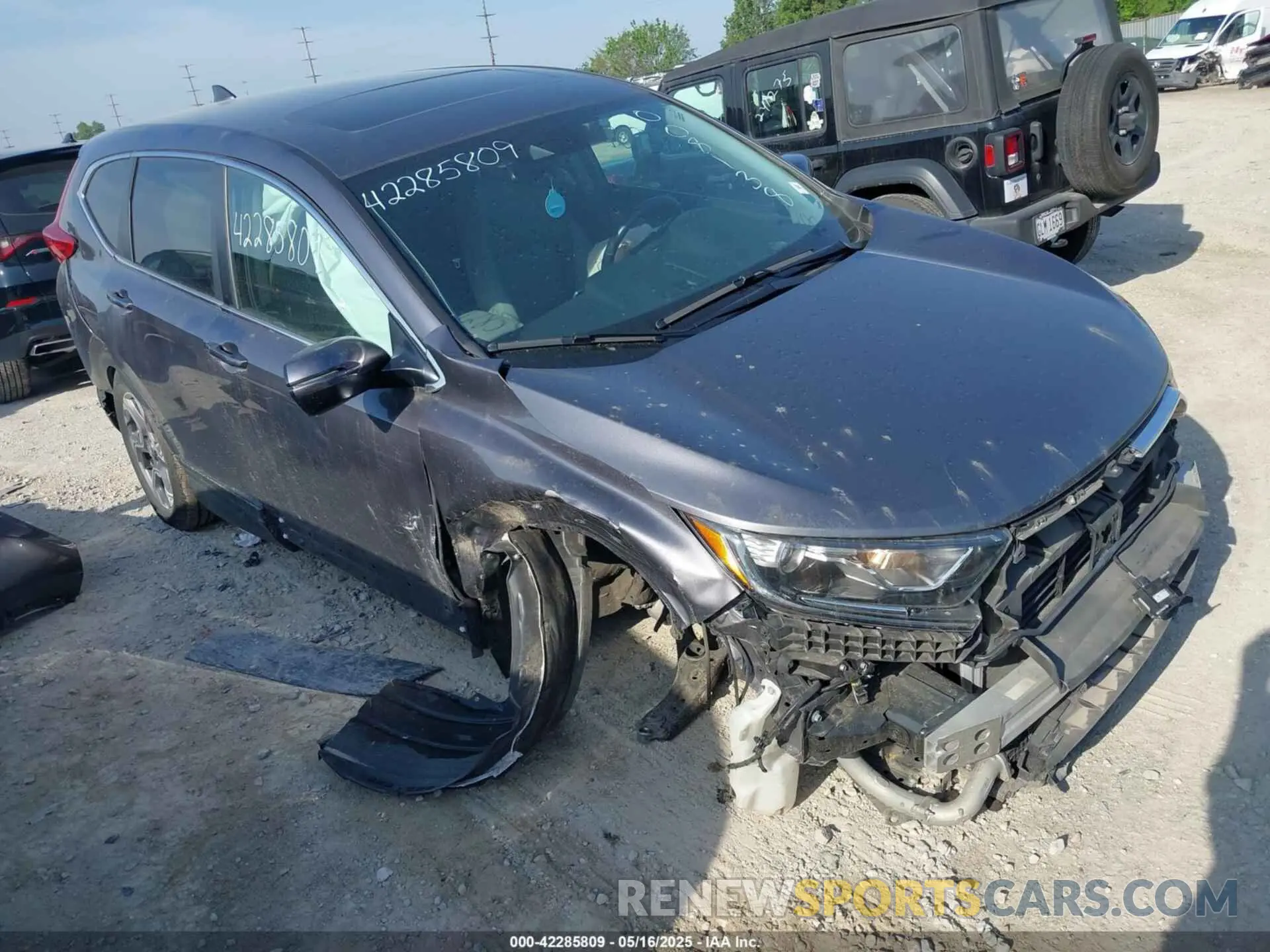 1 Photograph of a damaged car 7FARW2H86KE008138 HONDA CR-V 2019