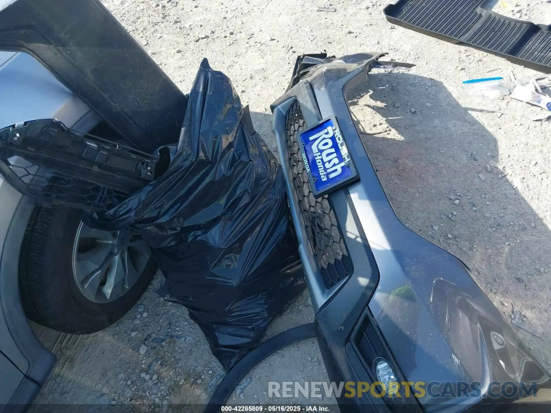 12 Photograph of a damaged car 7FARW2H86KE008138 HONDA CR-V 2019