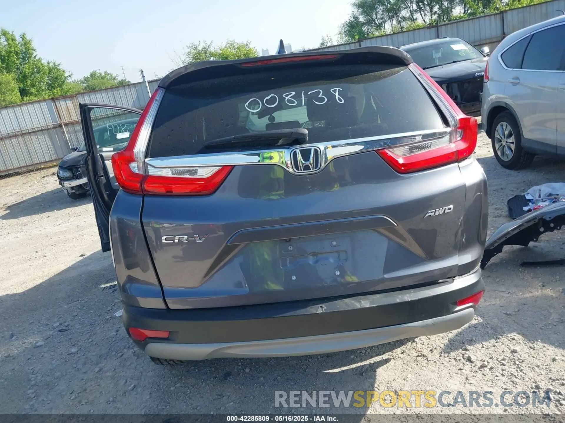 17 Photograph of a damaged car 7FARW2H86KE008138 HONDA CR-V 2019