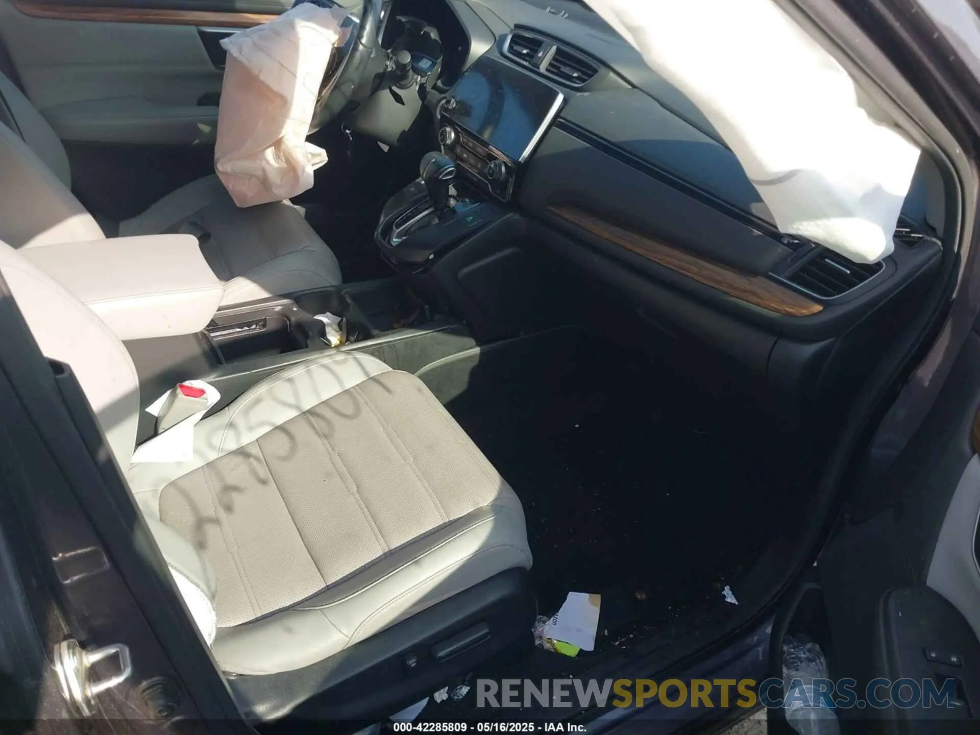 5 Photograph of a damaged car 7FARW2H86KE008138 HONDA CR-V 2019