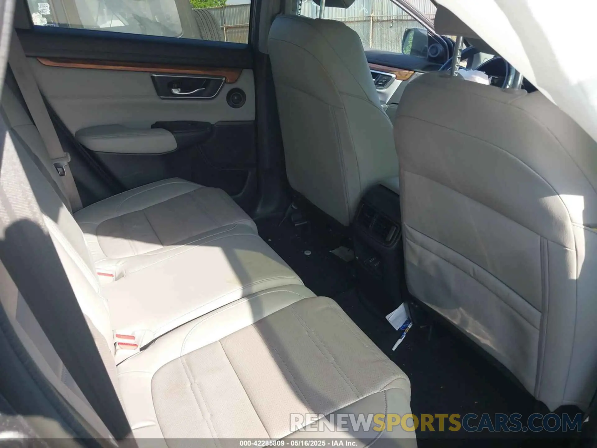 8 Photograph of a damaged car 7FARW2H86KE008138 HONDA CR-V 2019
